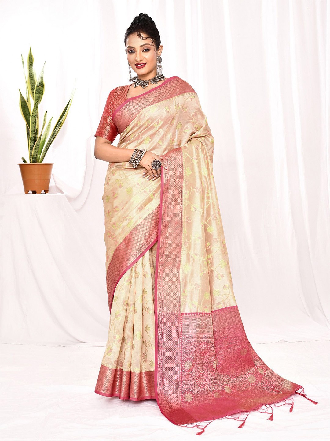 

elora Woven Design Zari Banarasi Saree, Cream