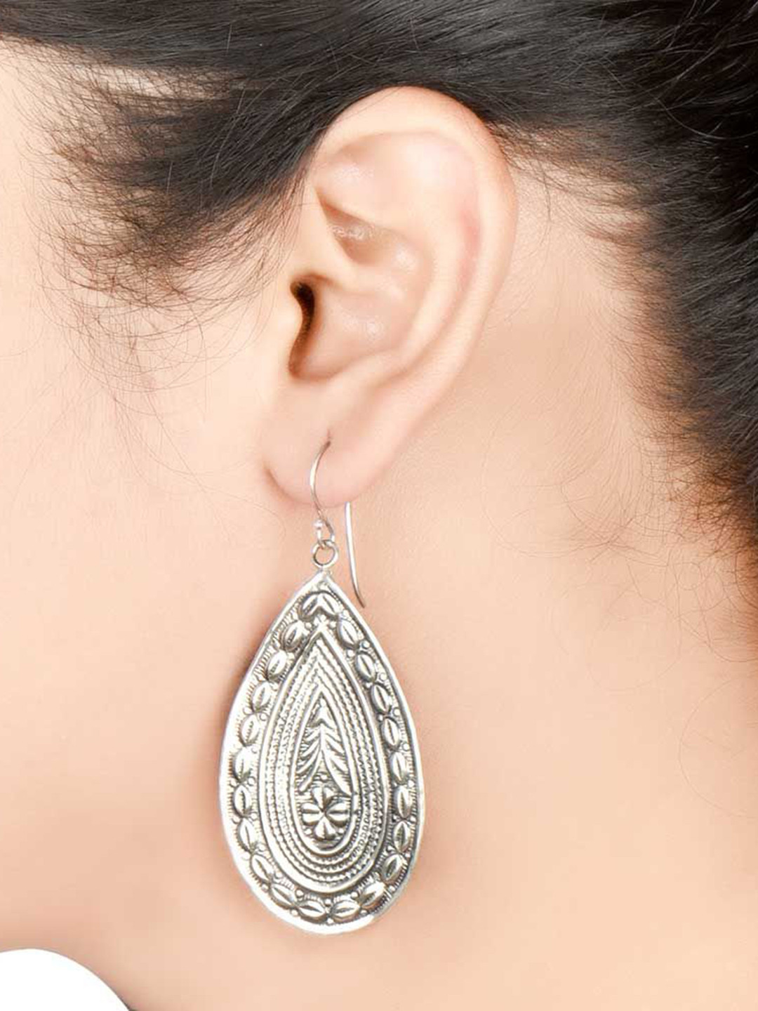 

Indianshelf 92.5 Sterling Silver Teardrop Shaped Drop Earrings