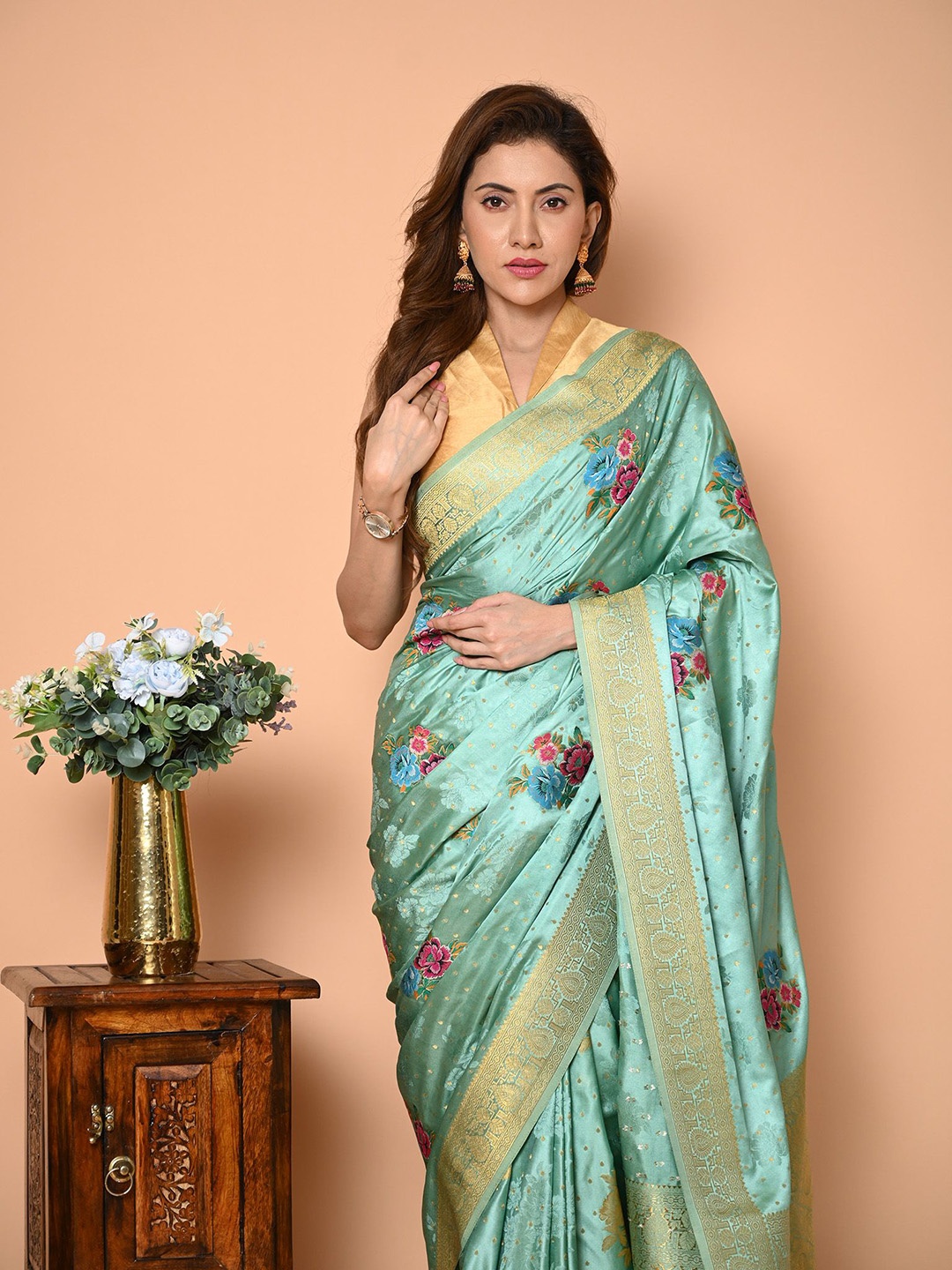 

BEATITUDE Woven Design Zari Saree, Green