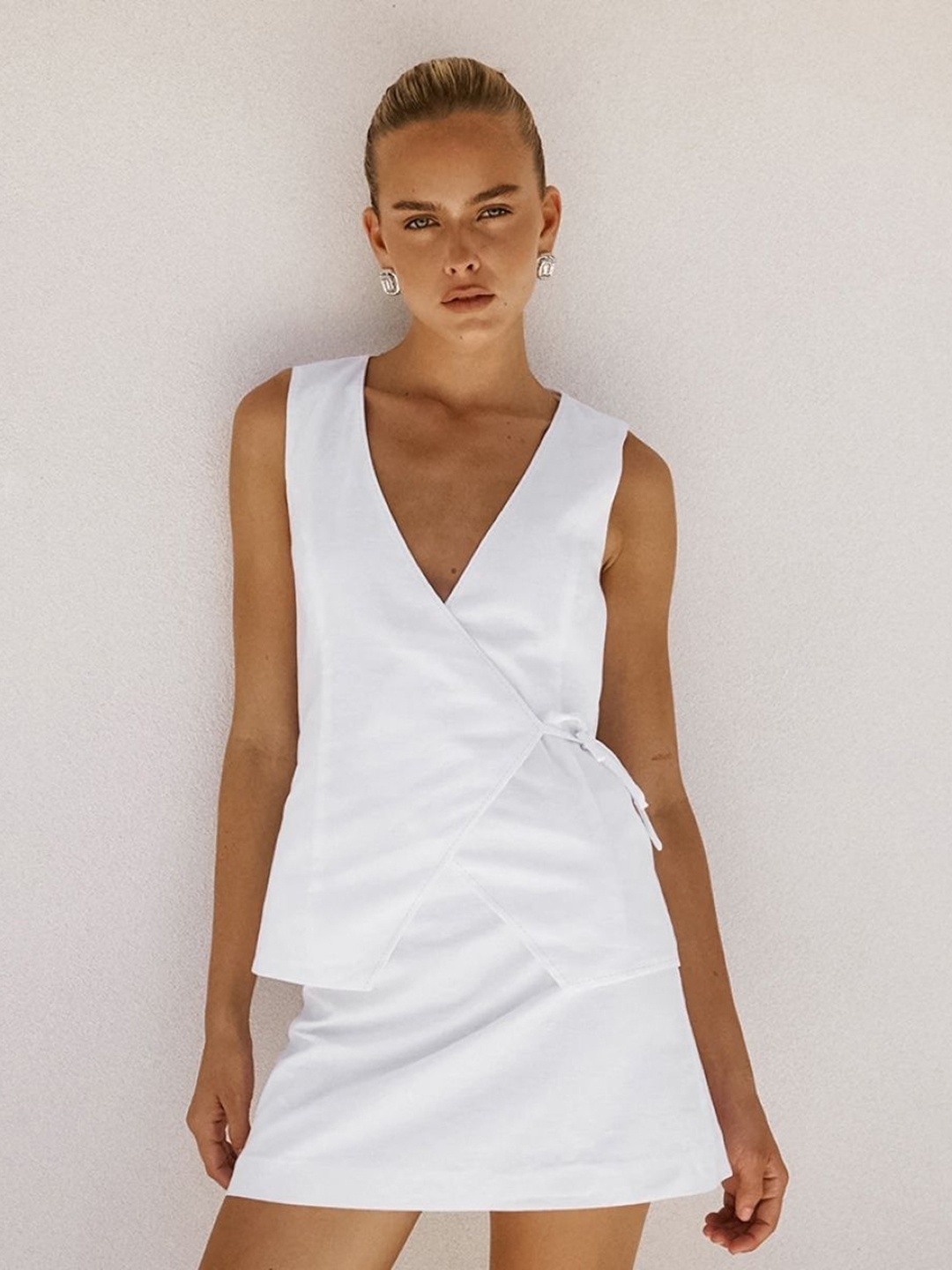 

KPOP V-Neck Sleeveless Top & Skirt Co-Ords, White