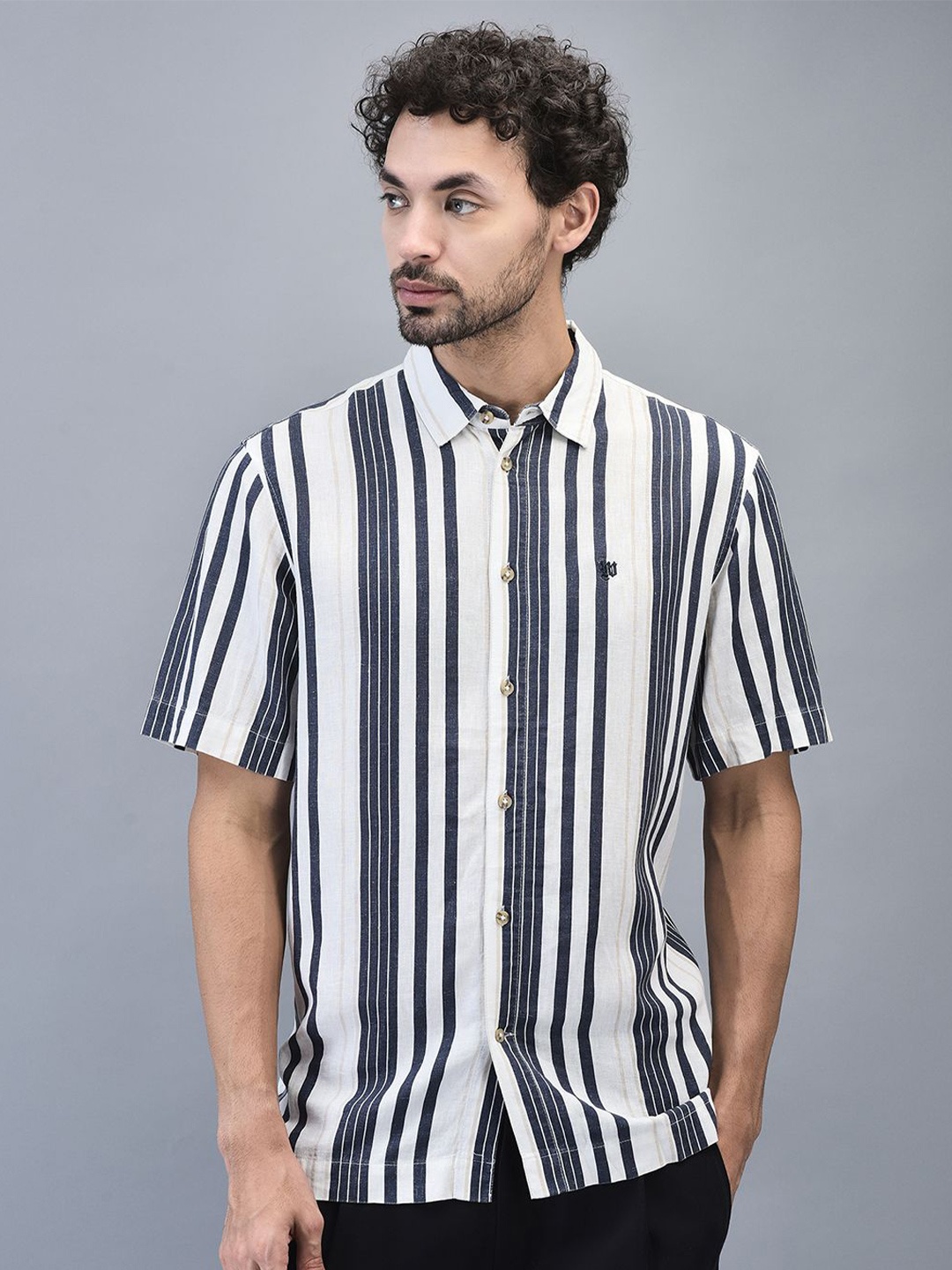 

Woods Men Spread Collar Vertical Striped Casual Shirt, Blue