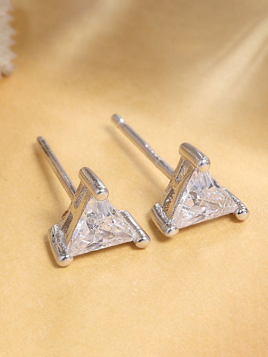 

DEESSA 925 Sterling Silver Rhodium-Plated Triangular Studded Earrings