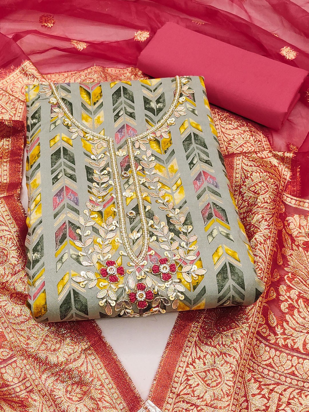 

Ishin Grey & Pink Geometric Printed Unstitched Dress Material