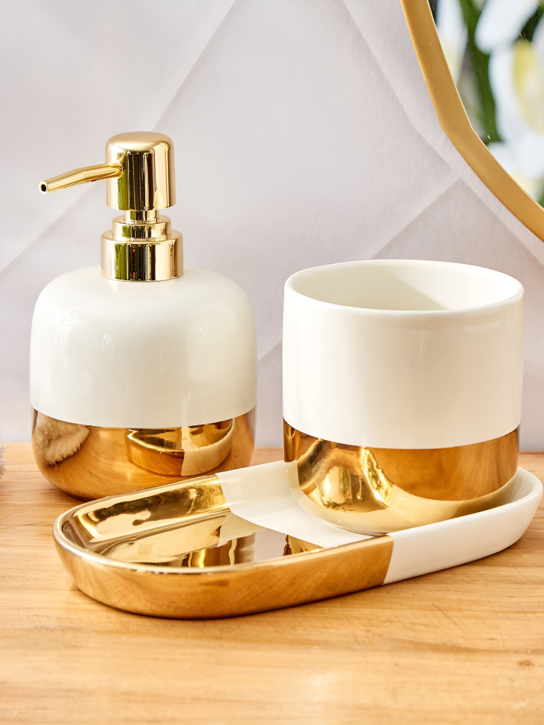 

Home Centre Off White & Gold Toned Ceramic Bath Accessories Set