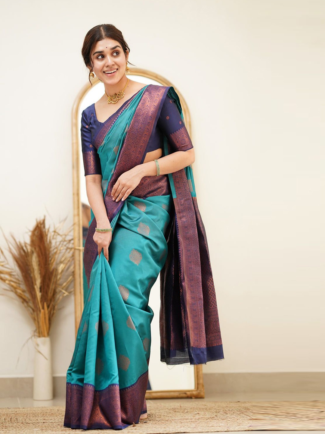 

Quelea Ethnic Motifs Zari Woven Pure Silk Banarasi Saree, Sea green