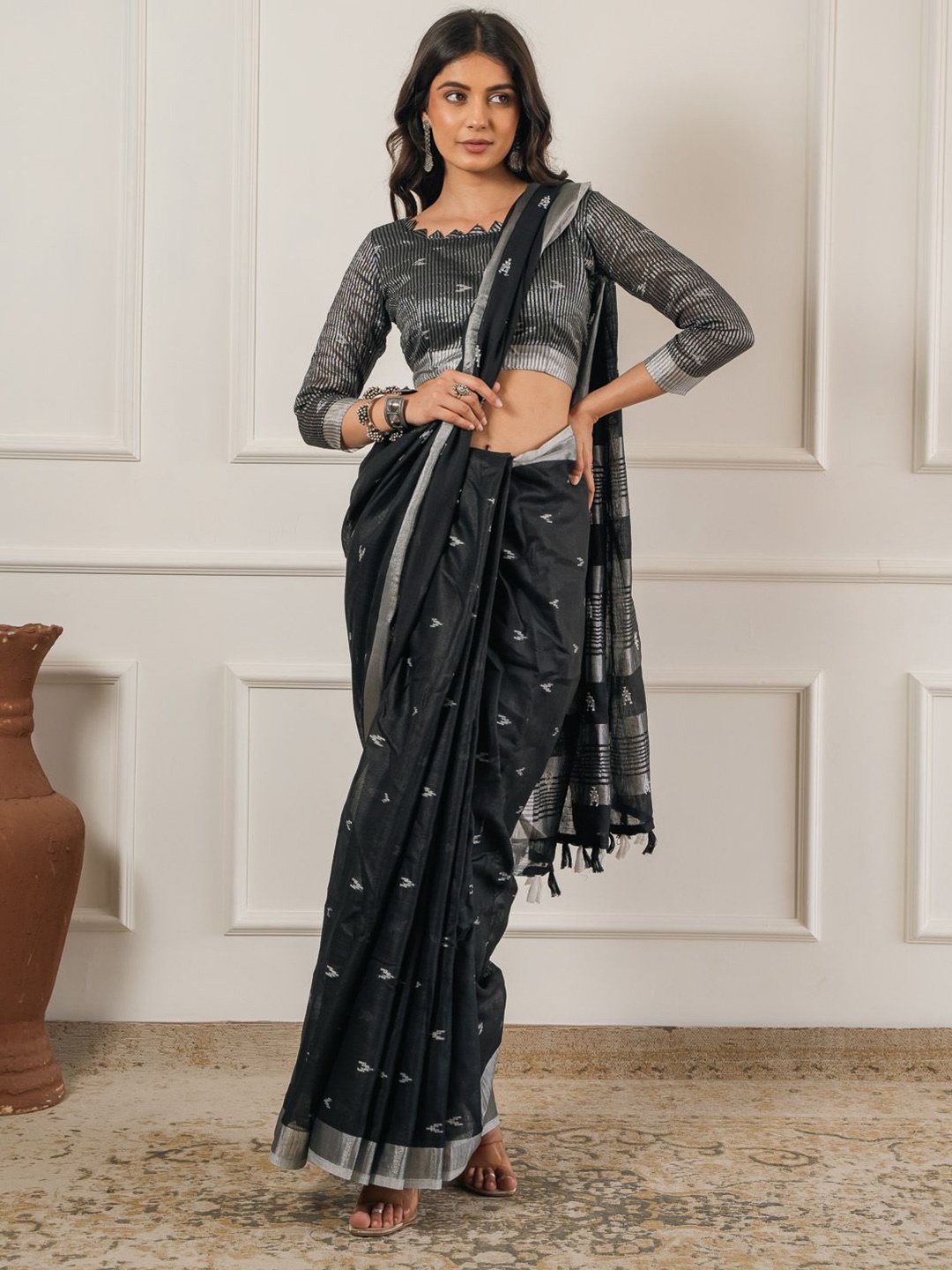 

Sangria Woven Design Banarasi Saree, Black