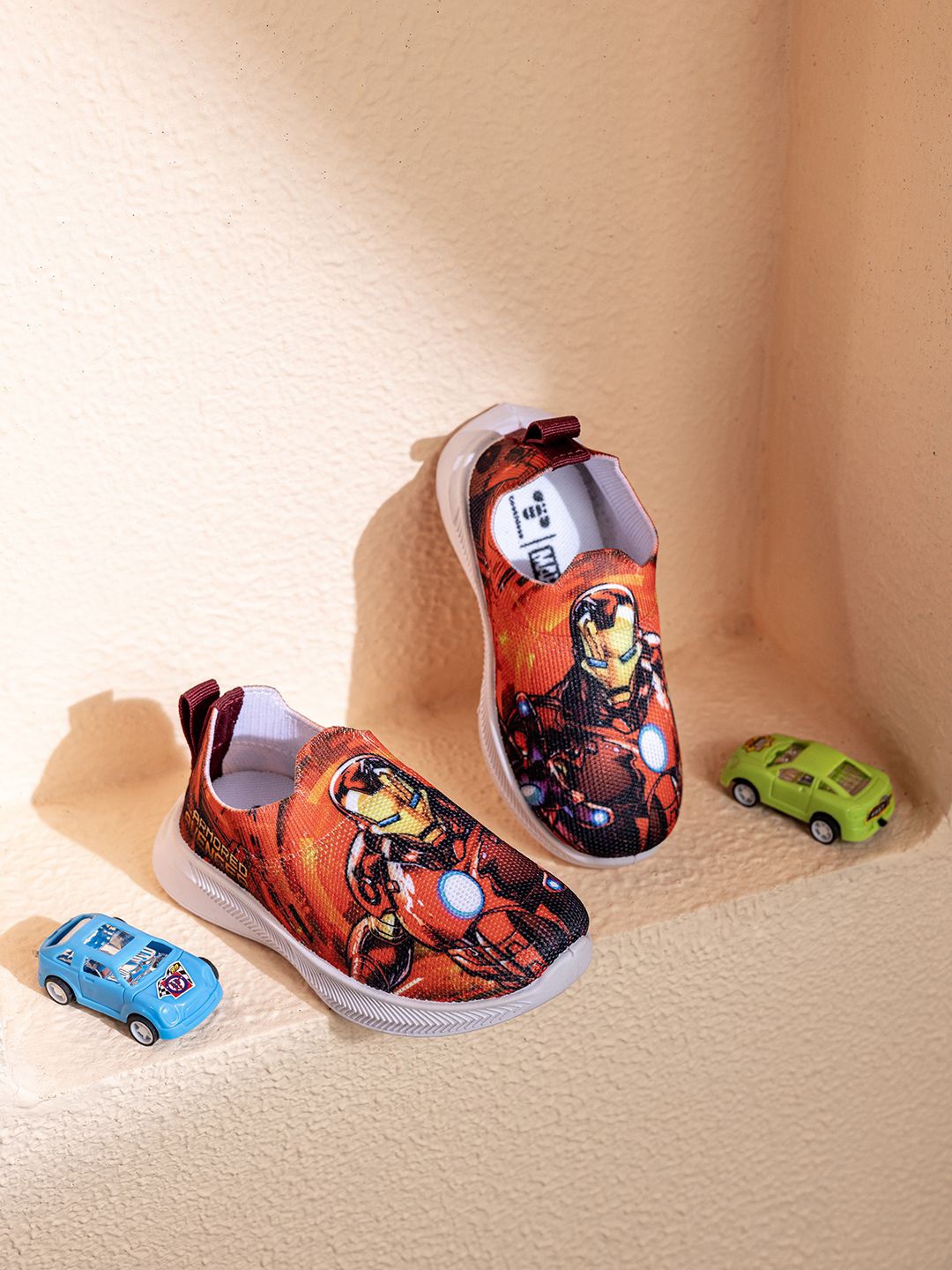 

toothless Boys Avengers Printed Sneakers, Maroon