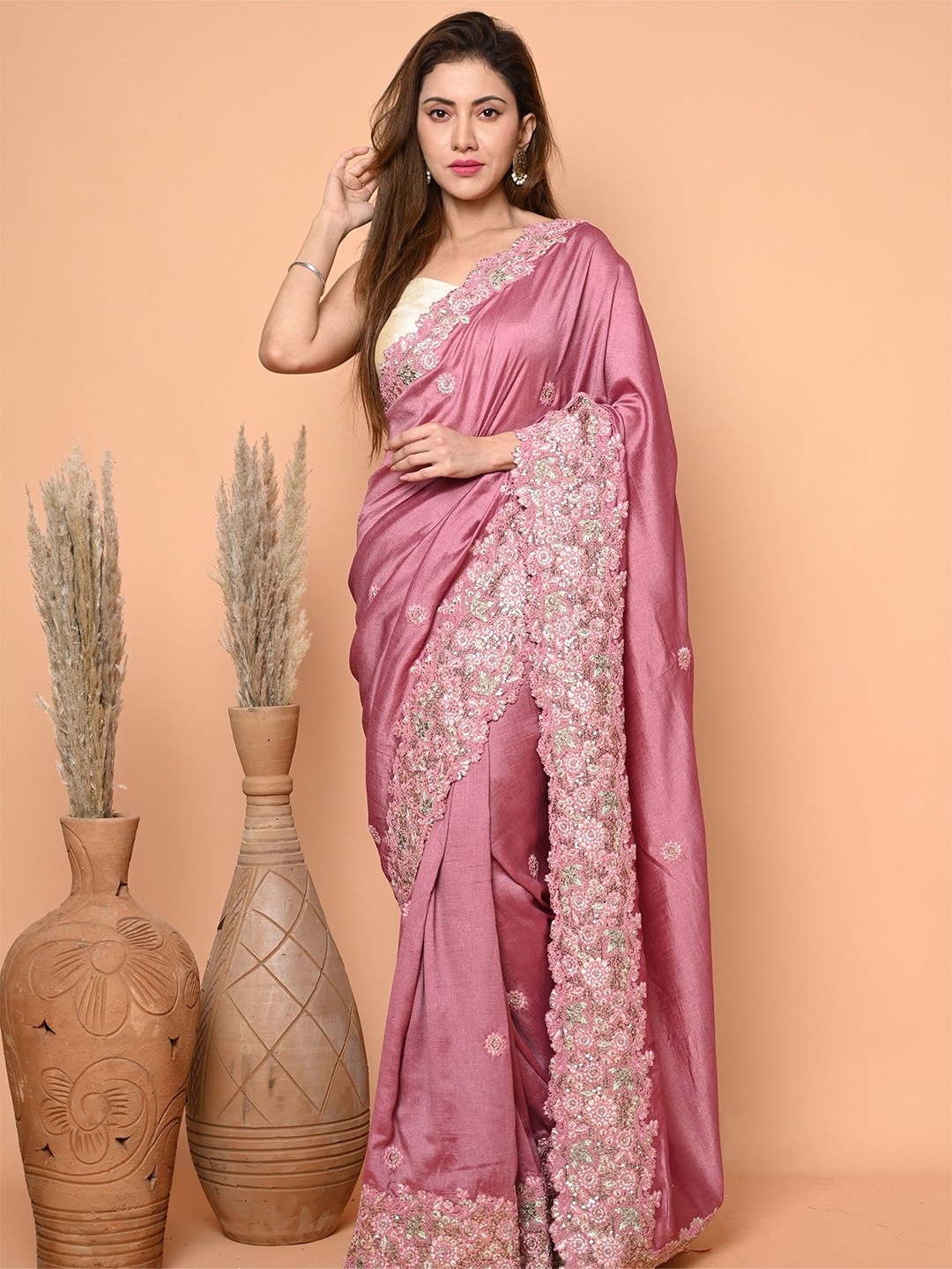 

BEATITUDE Embellished Floral Embroidered Saree, Pink