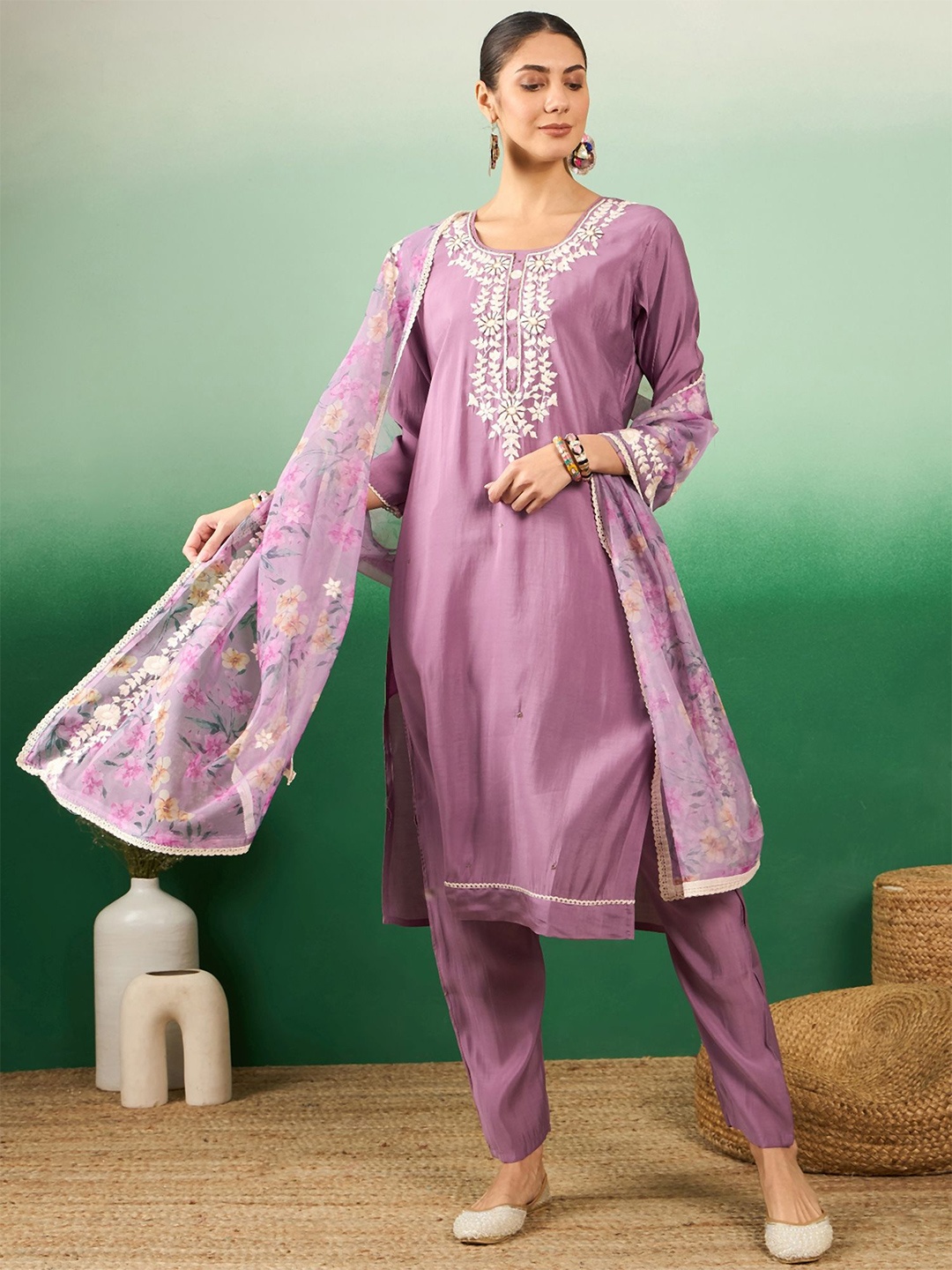 

Maroosh Women Solid Embroidered Straight Kurta Sets, Purple