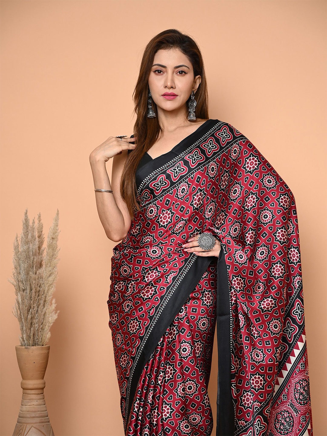 

BEATITUDE Ethnic Motifs Printed Saree, Red