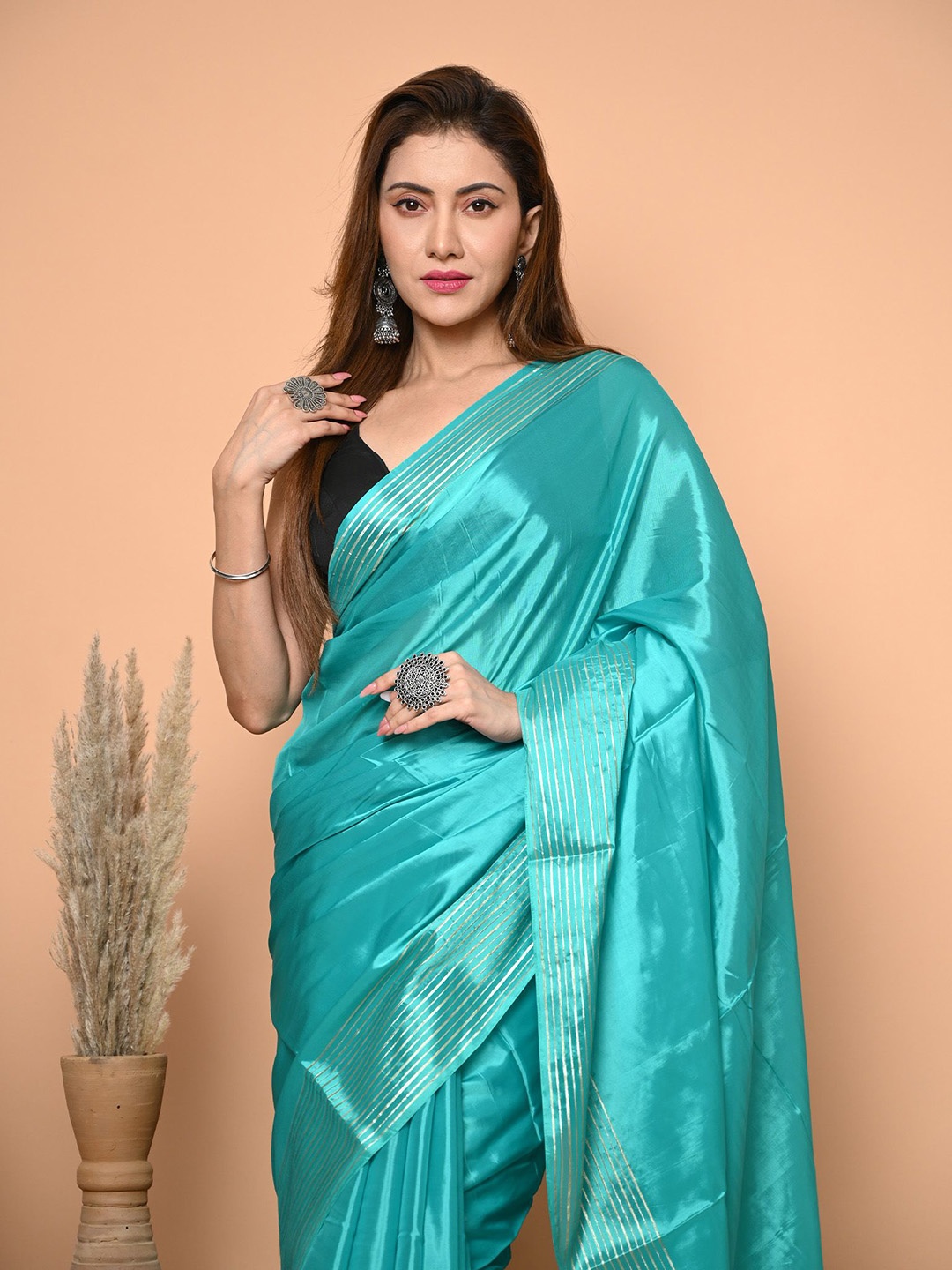 

BEATITUDE Striped Zari Border Solid Saree With Blouse Piece, Sea green