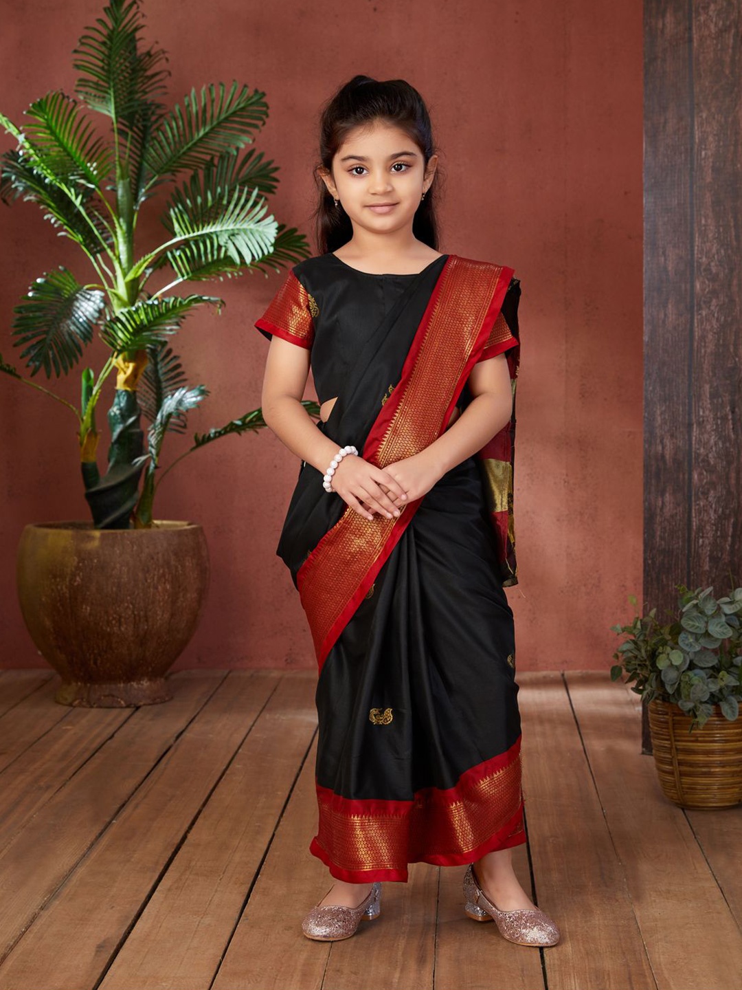 

Aarika Girls Woven Design Saree, Black