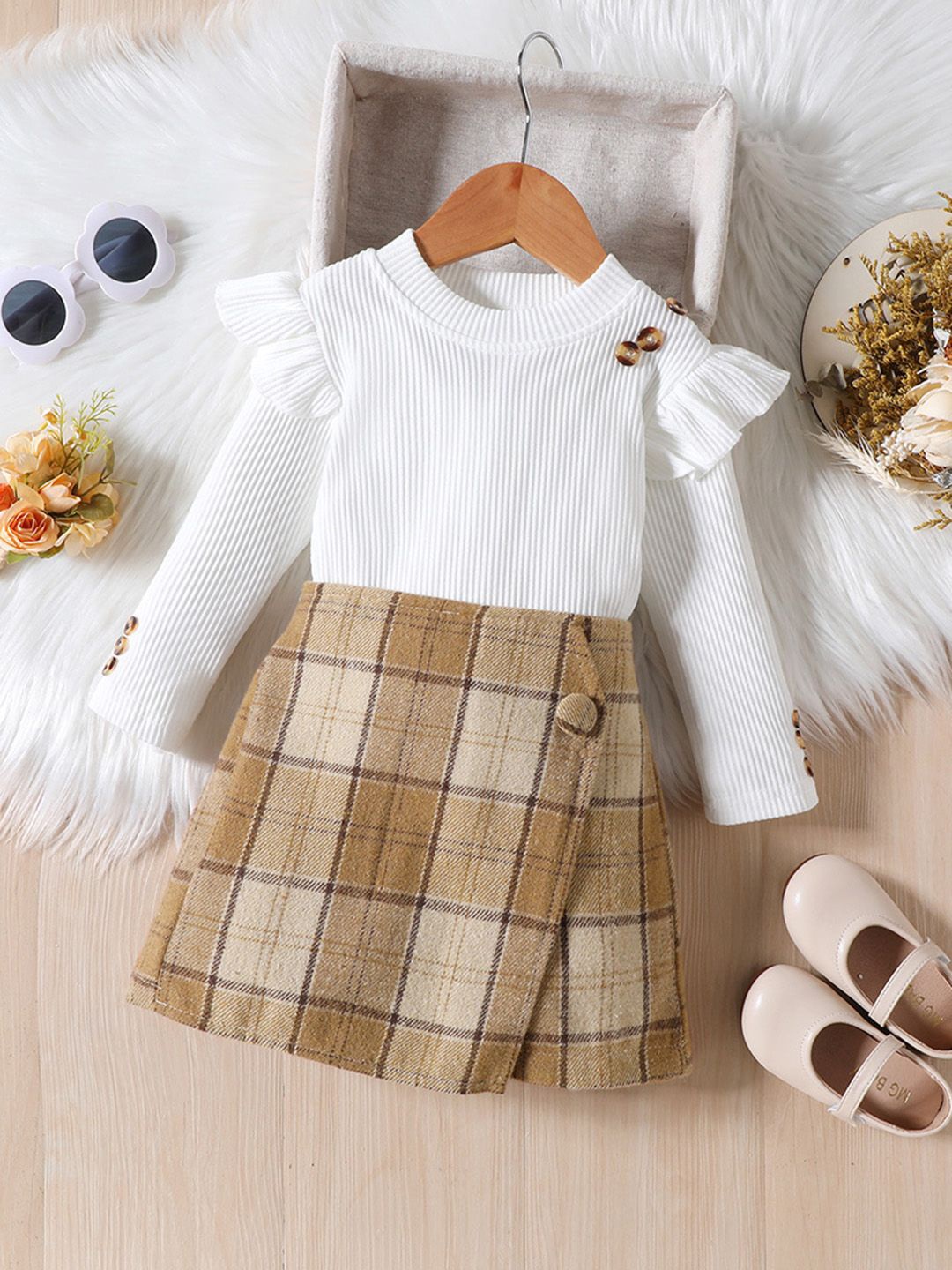 

INCLUD Girls Knitted Top with Checkered Skorts, White