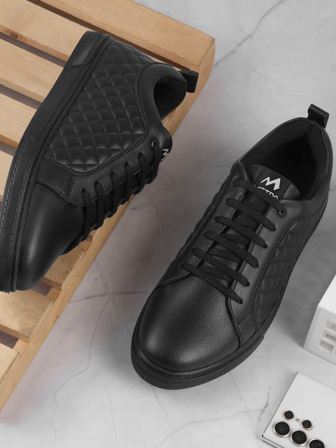 

Metro Men Solid Round Toe Lace-Up Sneakers, Black
