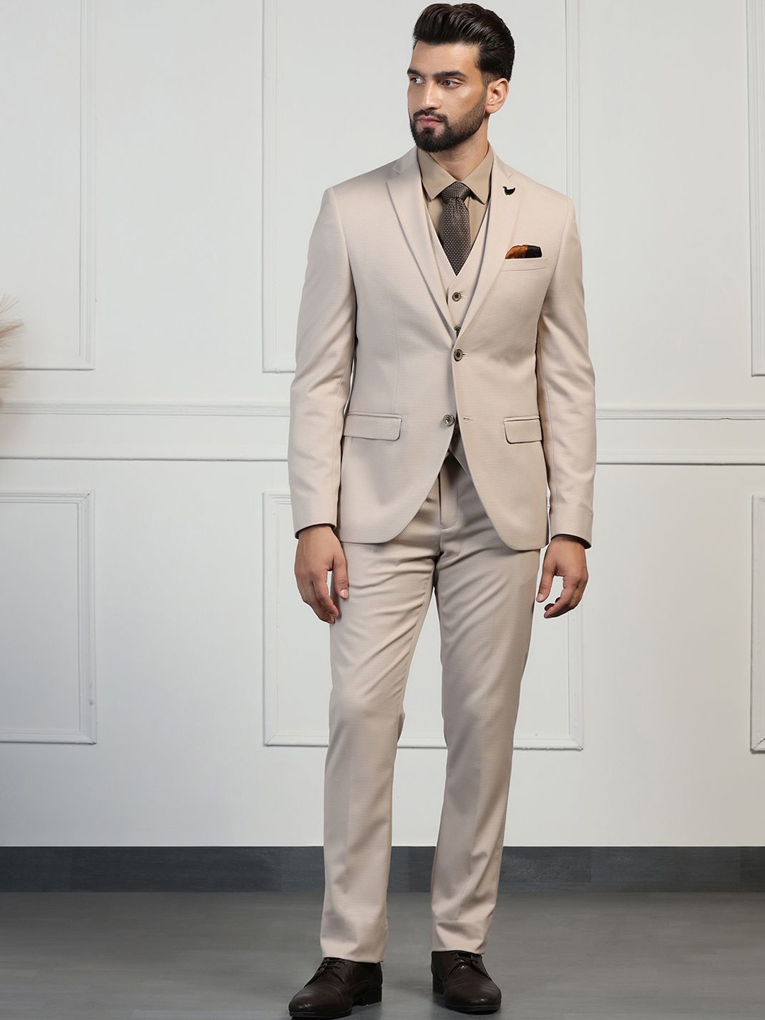 

Blackberrys Men Solid Slim-Fit Single-Breasted Three-Piece Suit, Beige