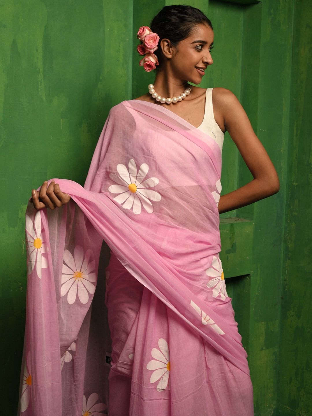 

HUTS AND LOOMS Mul Cotton Floral Print Saree, Pink
