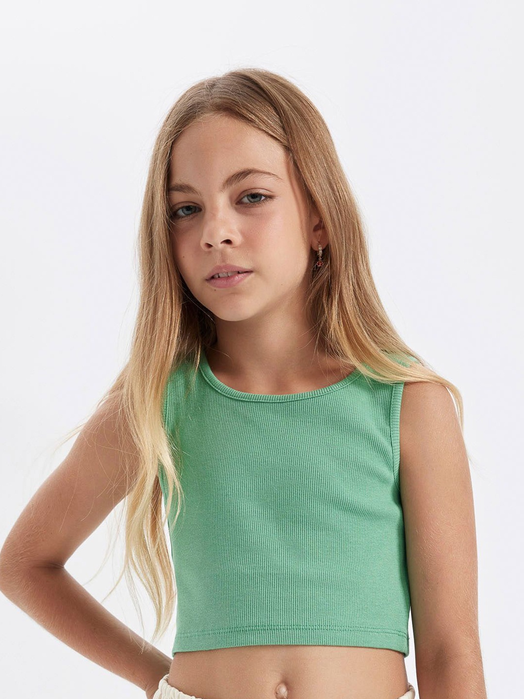 

DeFacto Girls Solid Round Neck Cotton Top, Green