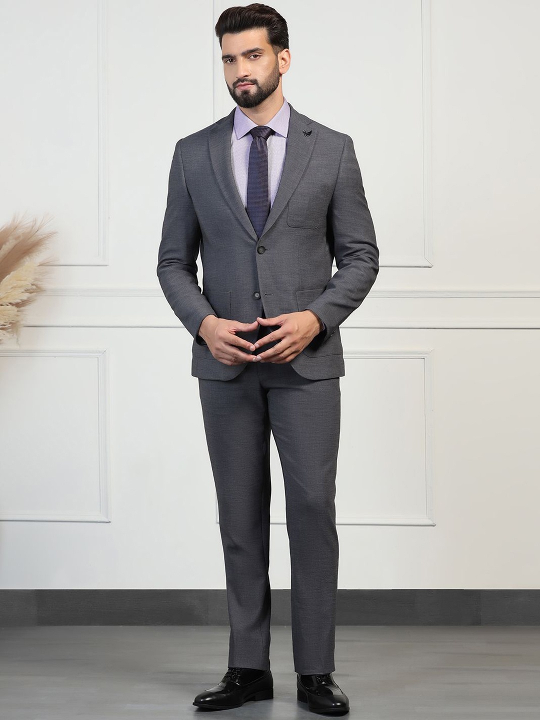 

Blackberrys Slim-Fit Single-Breasted Two-Piece Formal Suit, Charcoal