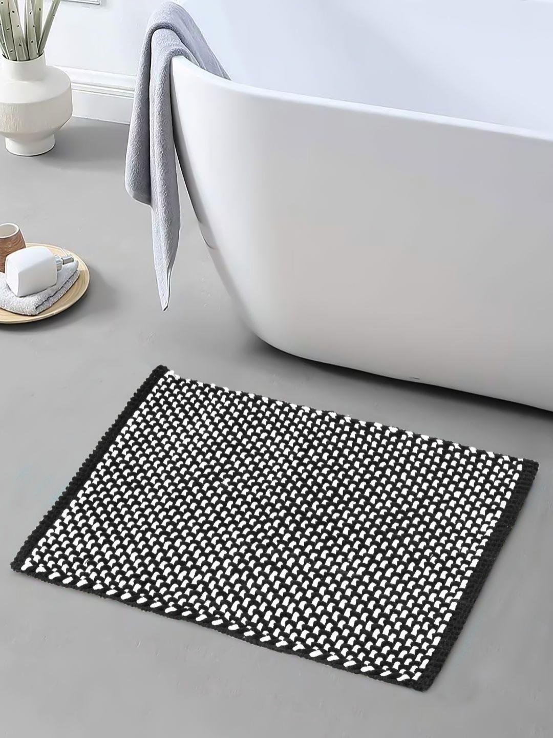 

HOMADORN Black & White Textured 500 GSM Anti Skid Bath Rugs