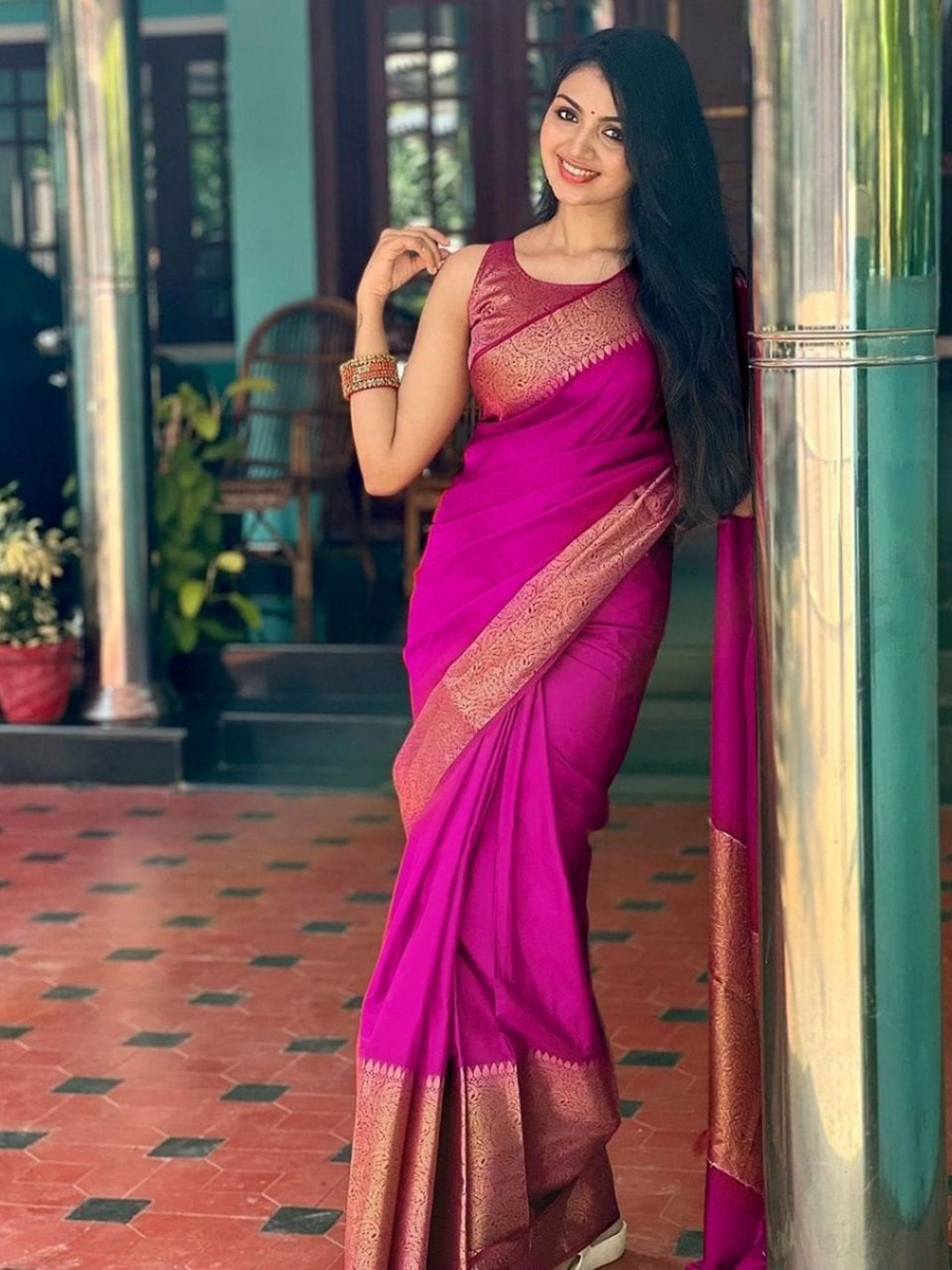 

Quelea Zari Pure Silk Banarasi Saree, Pink