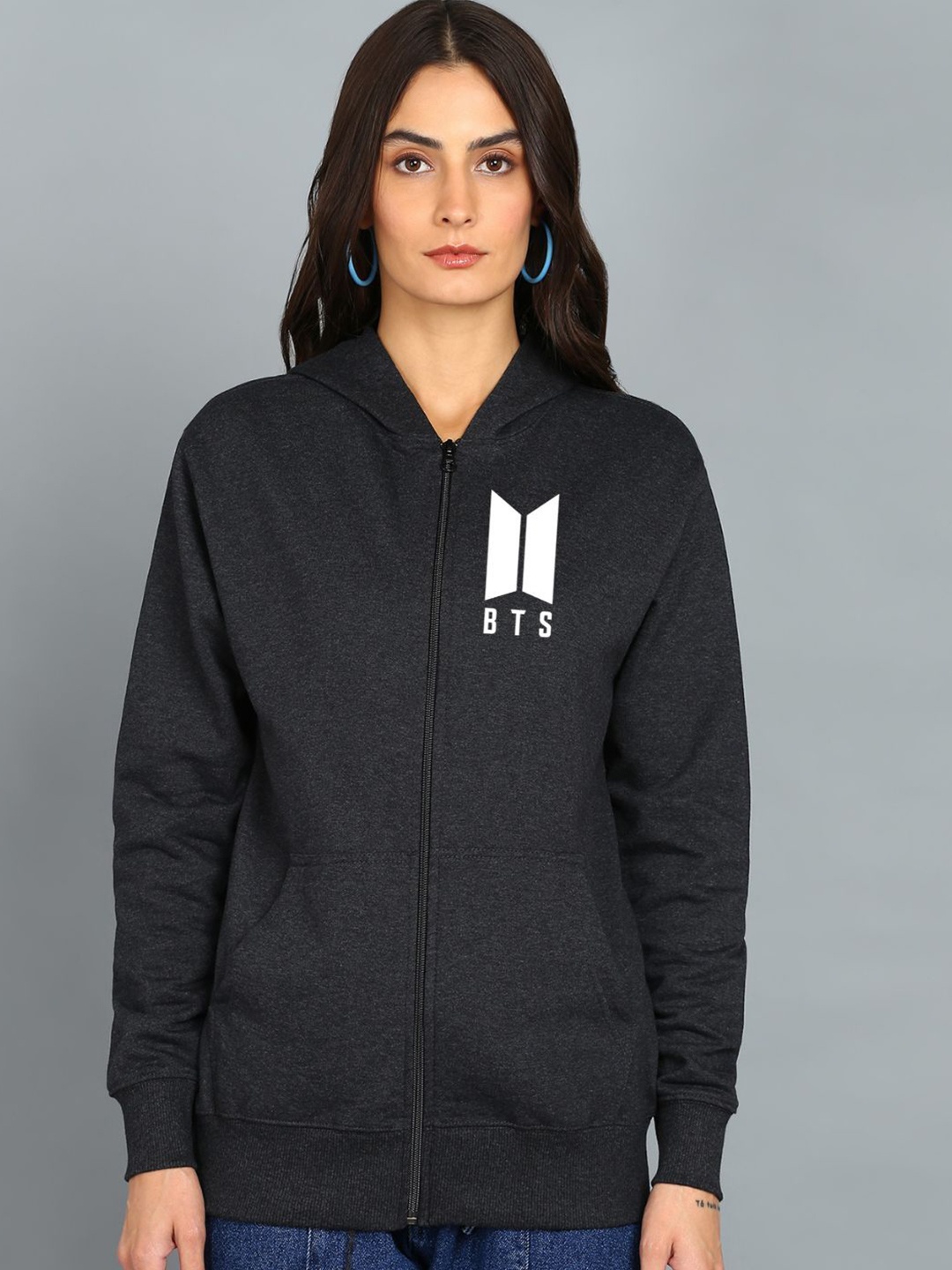 

FALTU.CO Women Printed Hooded Sweatshirt, Charcoal