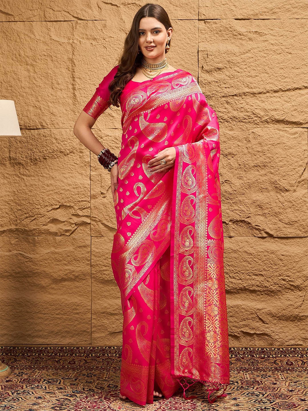 

Dori Woven Design Zari Banarasi Saree, Red