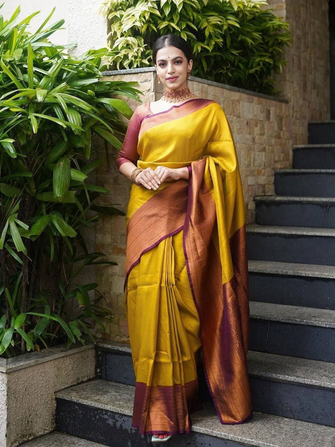 

Quelea Woven Design Zari Pure Silk Banarasi Saree, Yellow