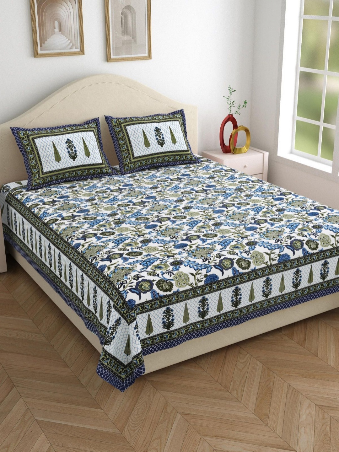 

Salona Bichona Blue & White Floral 120 TC Queen Bedsheet with 2 Pillow Covers