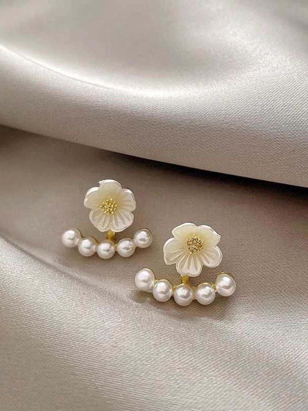 

KRENOZ Stainless Steel Front And Back Floral Studs, White