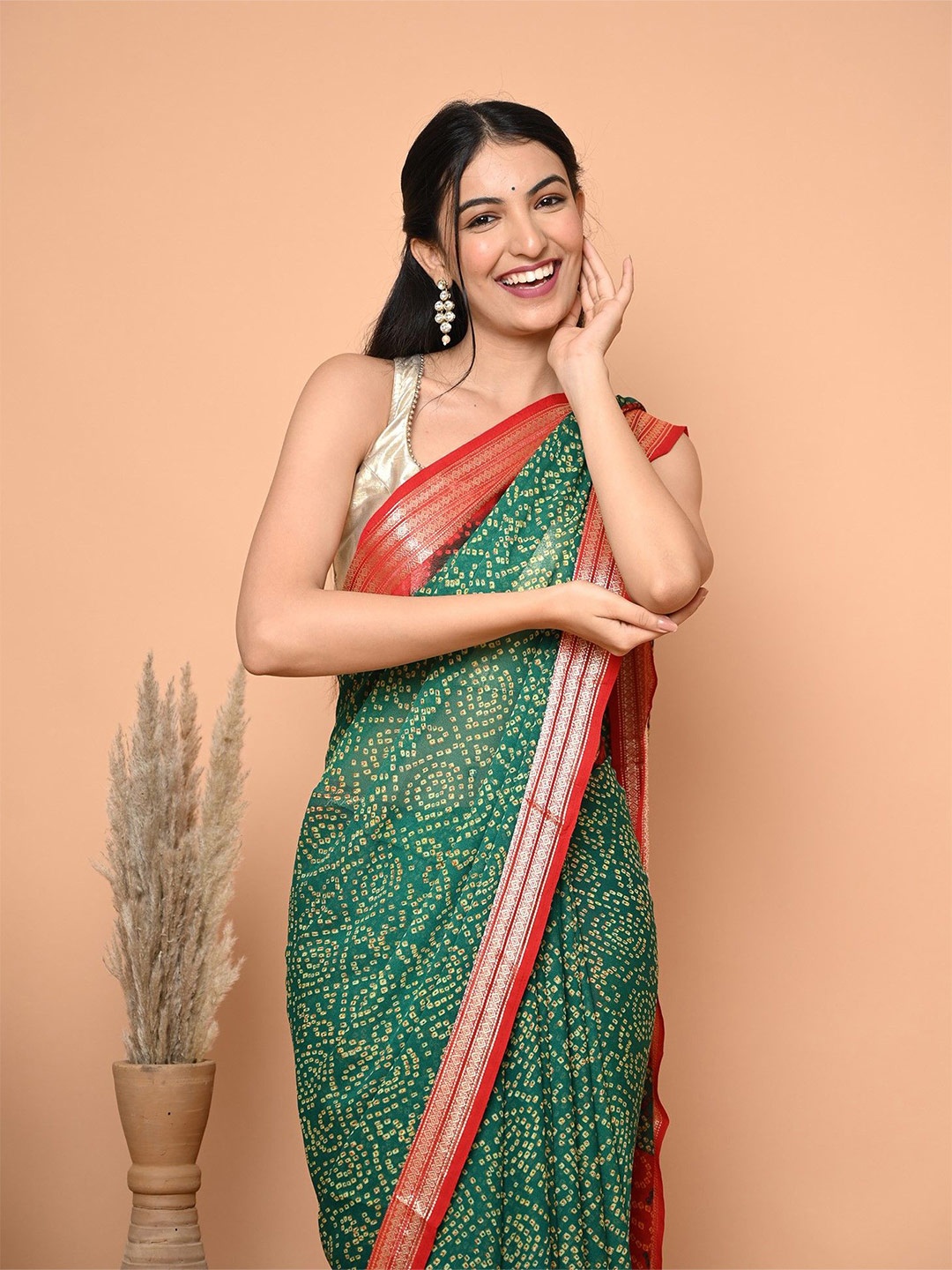 

BEATITUDE Bandhani Printed Ready to Wear Saree, Green