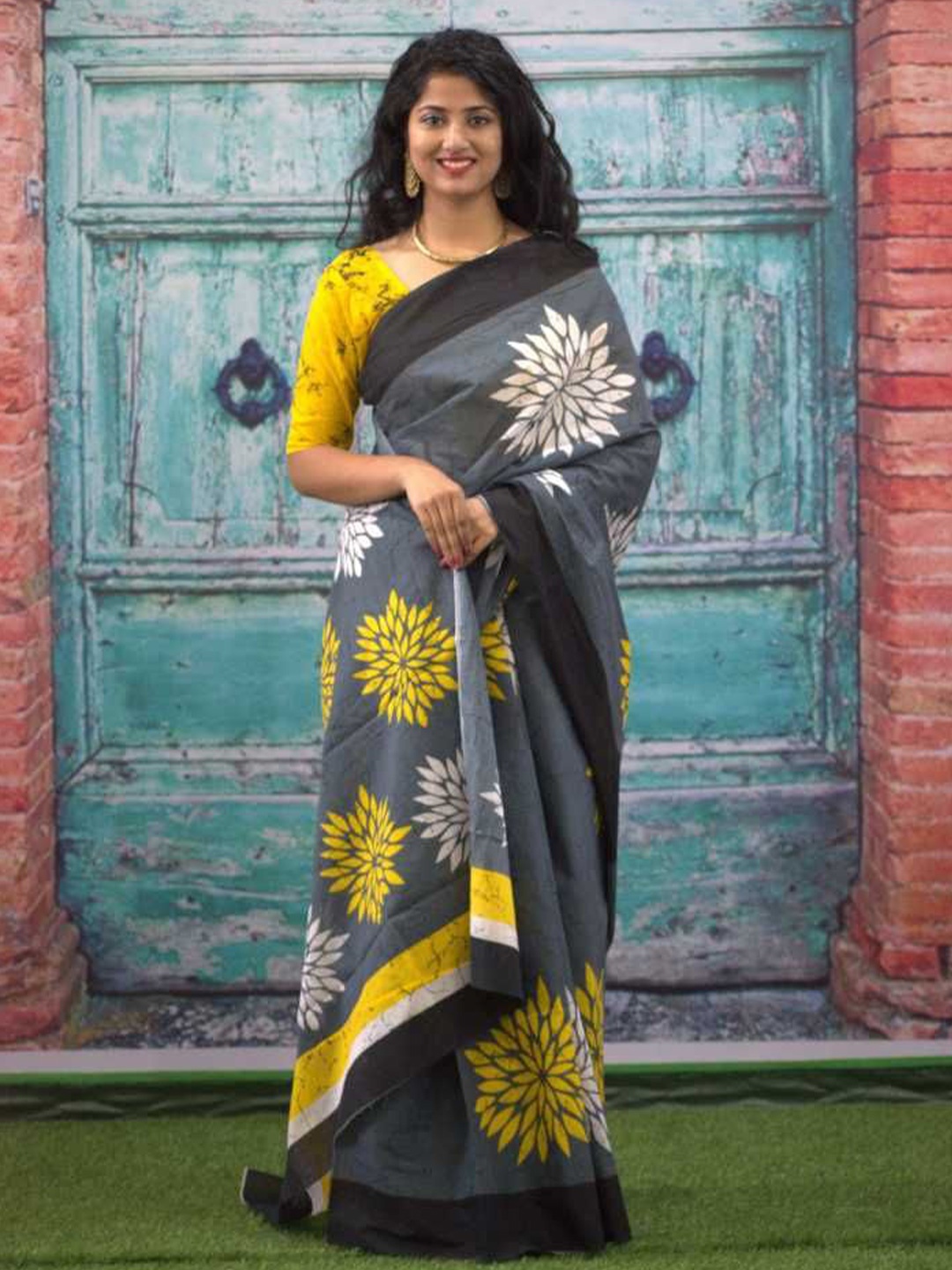 

Pinkcity Trade World Floral Printed Pure Cotton Bagru Saree, Grey