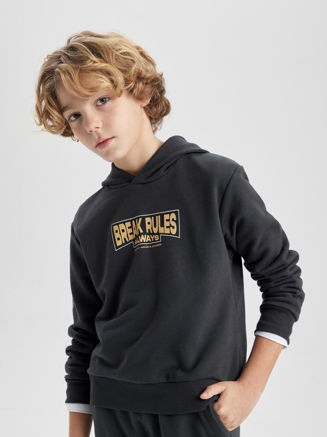 

DeFacto Boys Printed Hooded Sweatshirt, Black