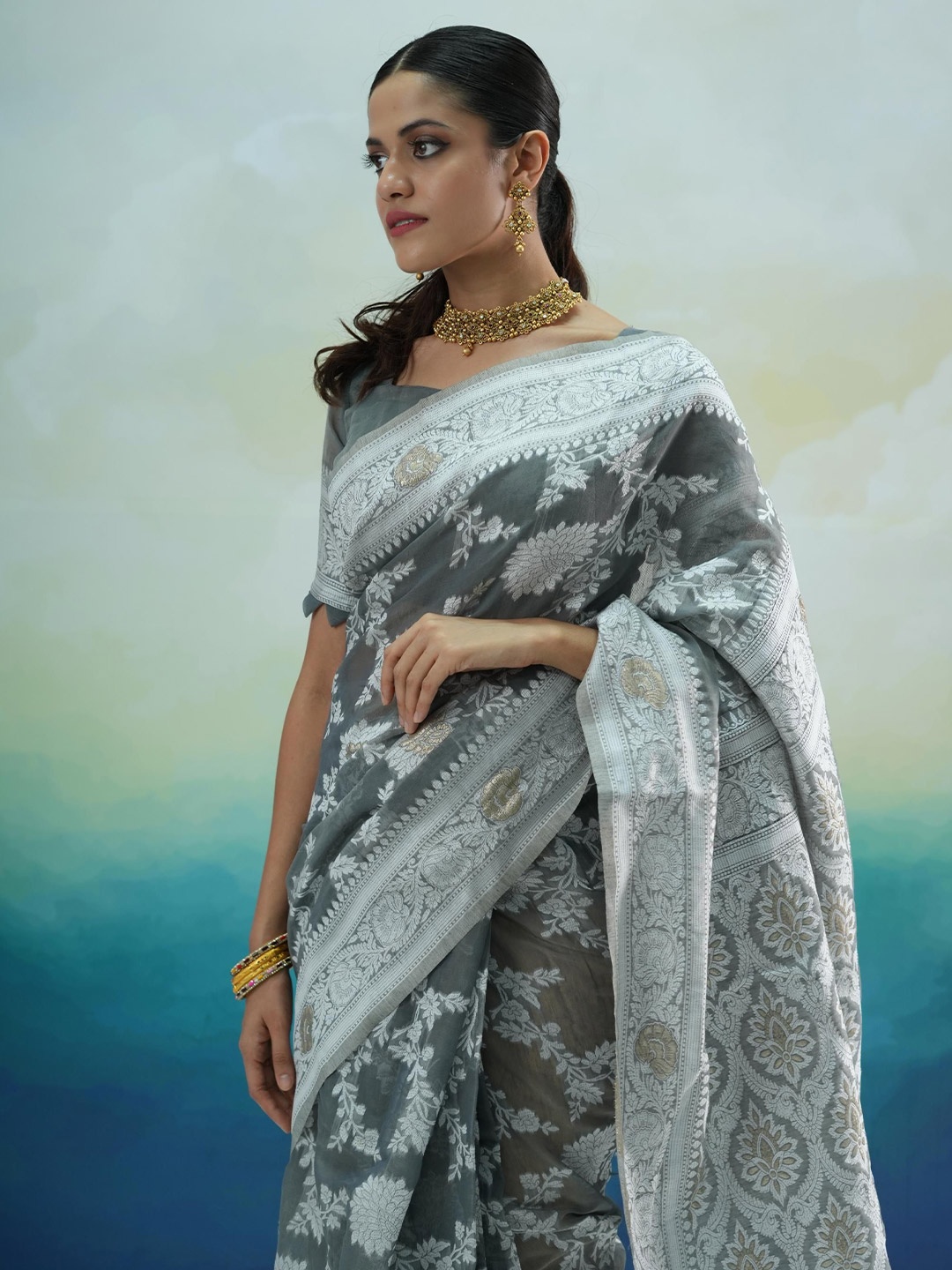 

Sangria Floral Printed Saree, Grey