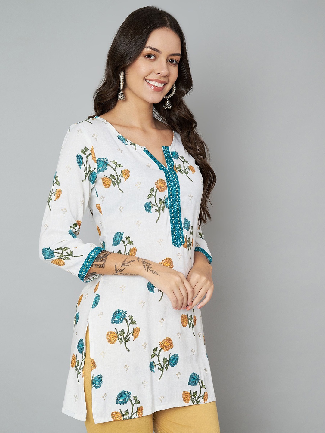 

Anouk Floral Printed V-Neck Gotta Patti Gotta Patti Short Kurti, White