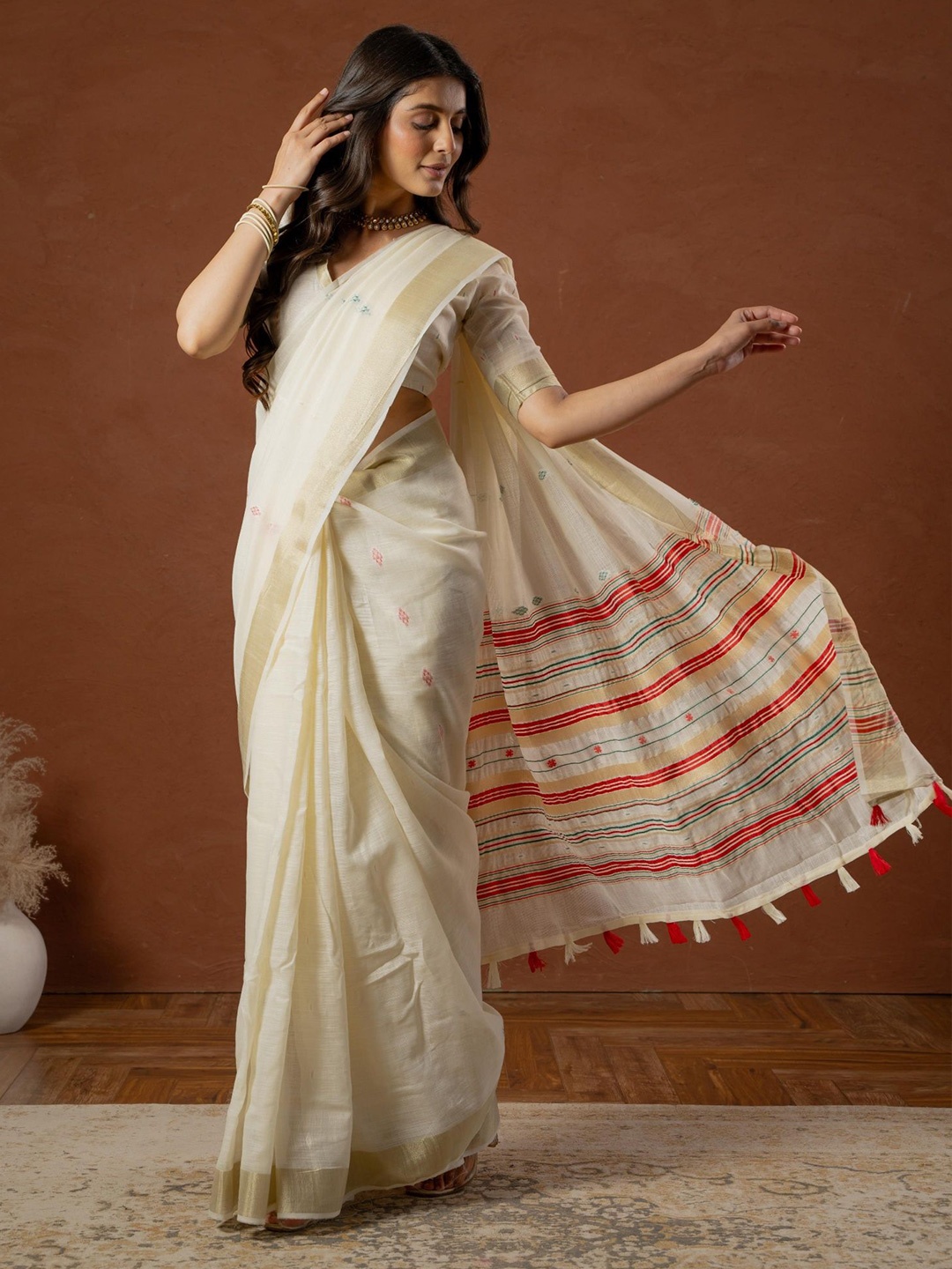 

Sangria Woven Design Banarasi Saree, White