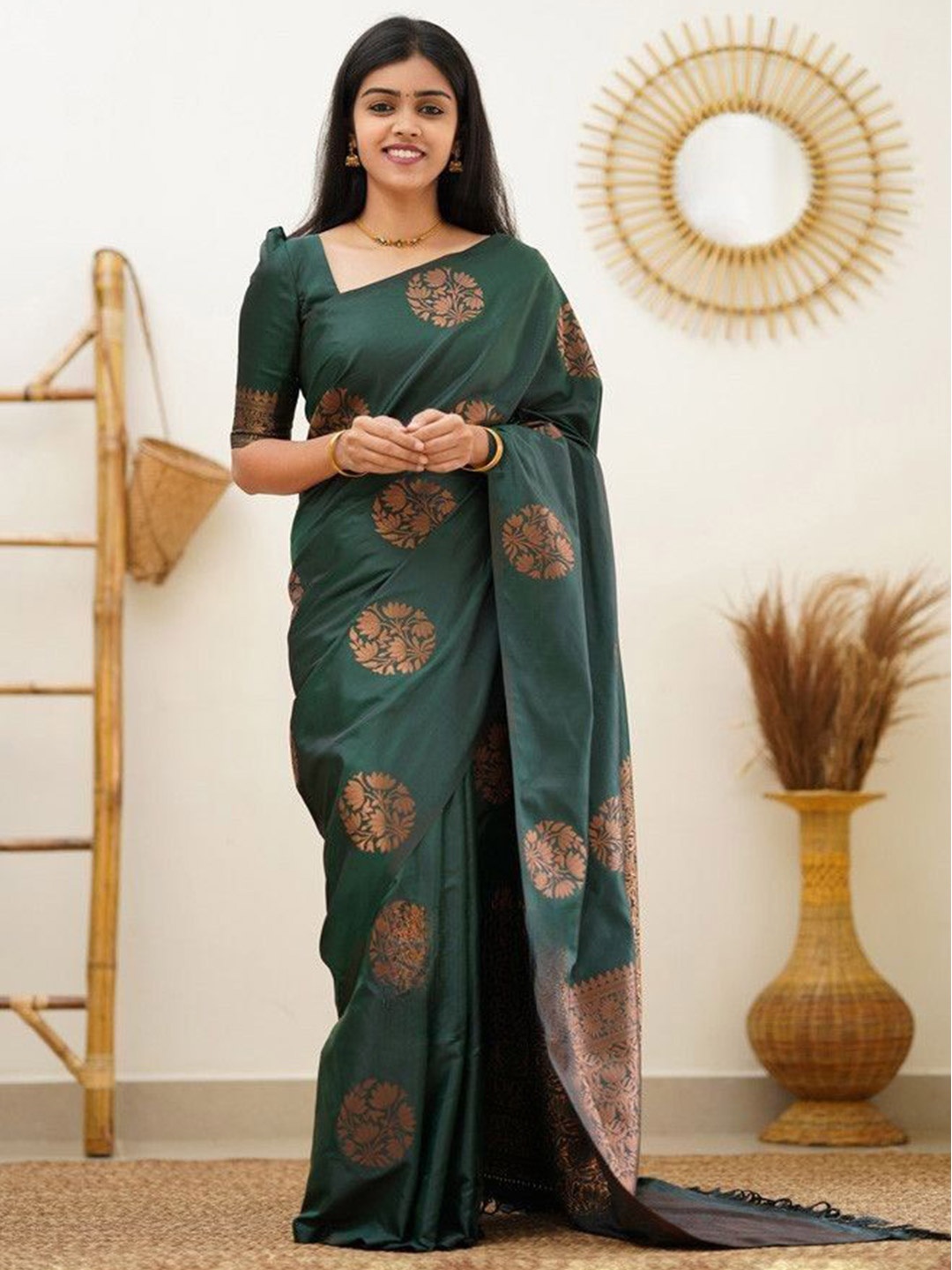 

Quelea Woven Design Zari Pure Silk Banarasi Saree, Green