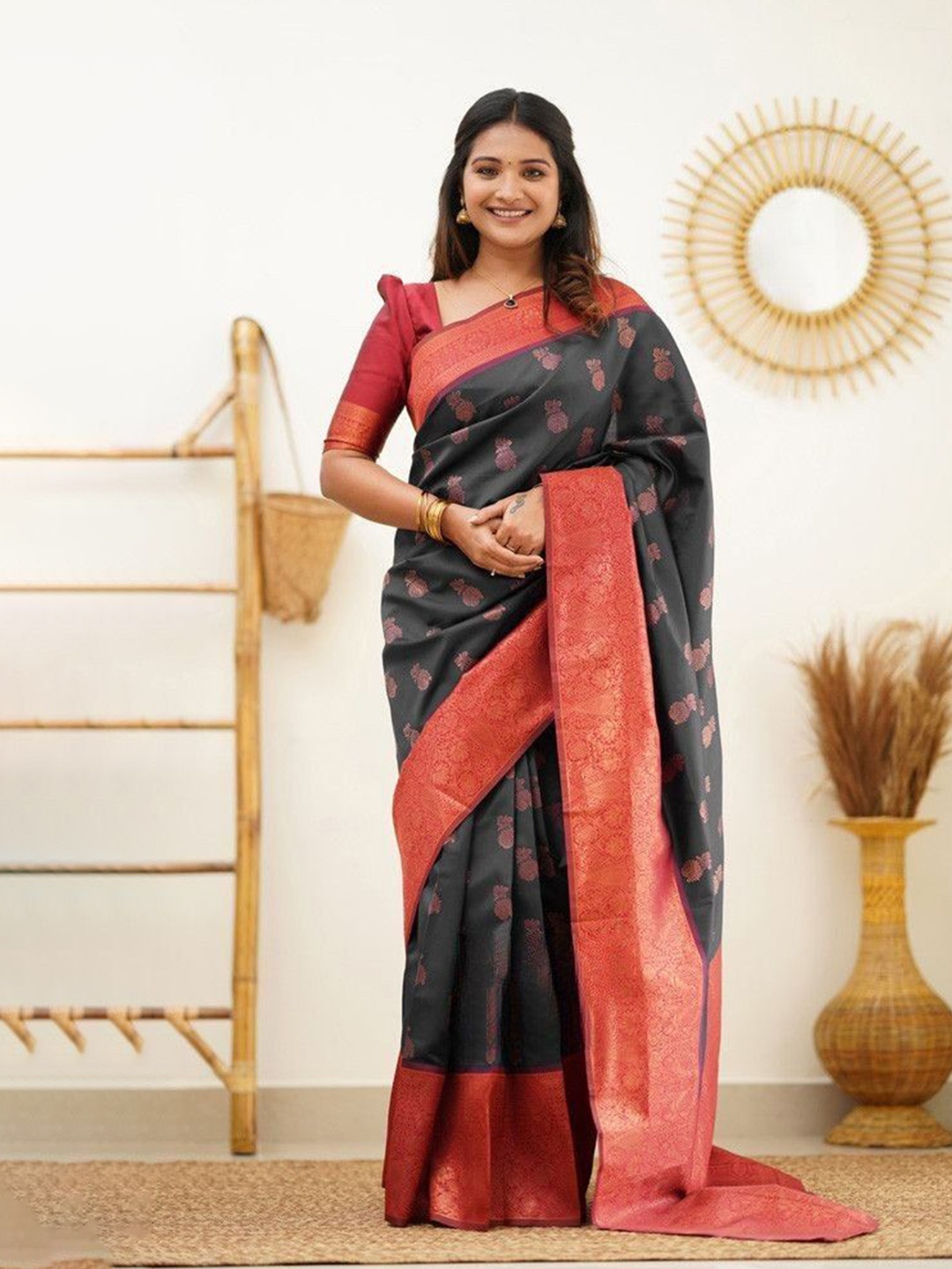 

Quelea Ethnic Motifs Zari Pure Silk Banarasi Saree, Black