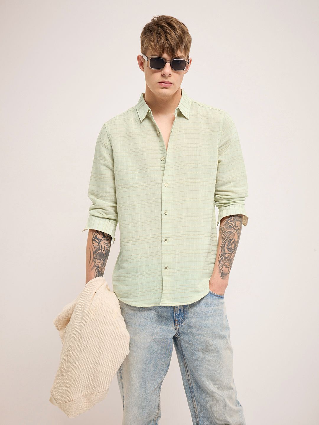 

THE BEAR HOUSE Men Spread Collar Horizontal Striped Slim Fit Casual Shirt, Green