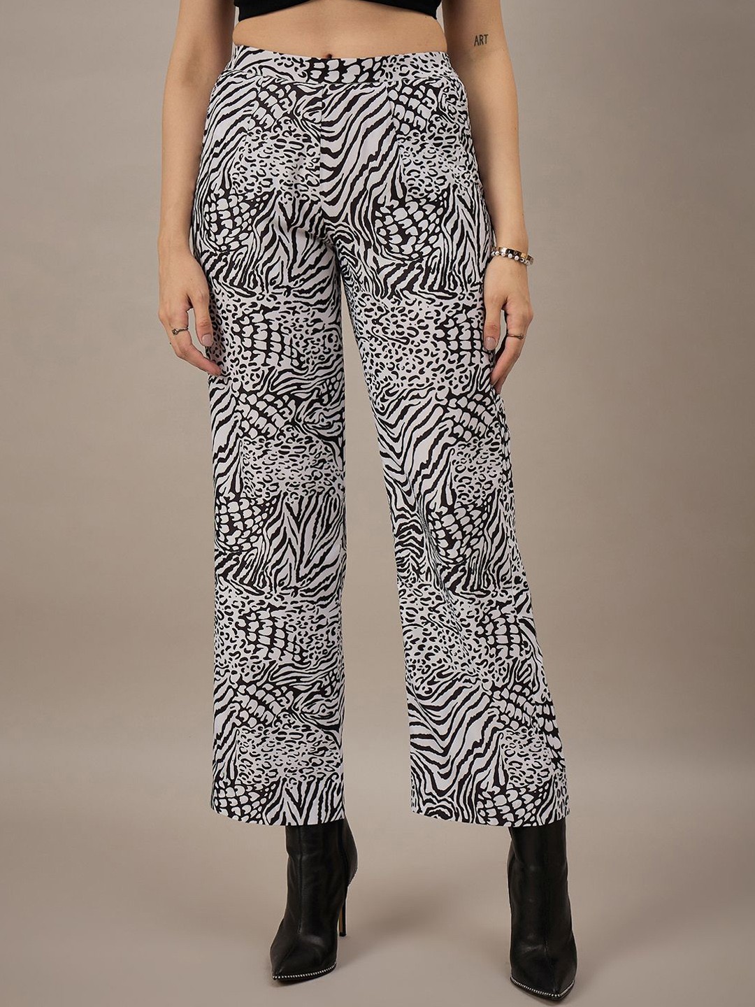 

The Roadster Lifestyle Co Printed Mid Rise Wide Leg Trousers, Black