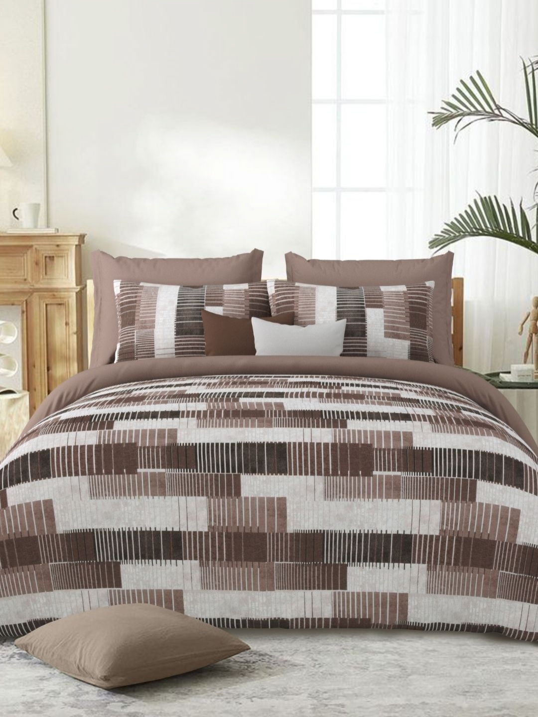 

Sparsh Grey & Brown Geometric 180 TC King Bedsheet with 2 Pillow Covers