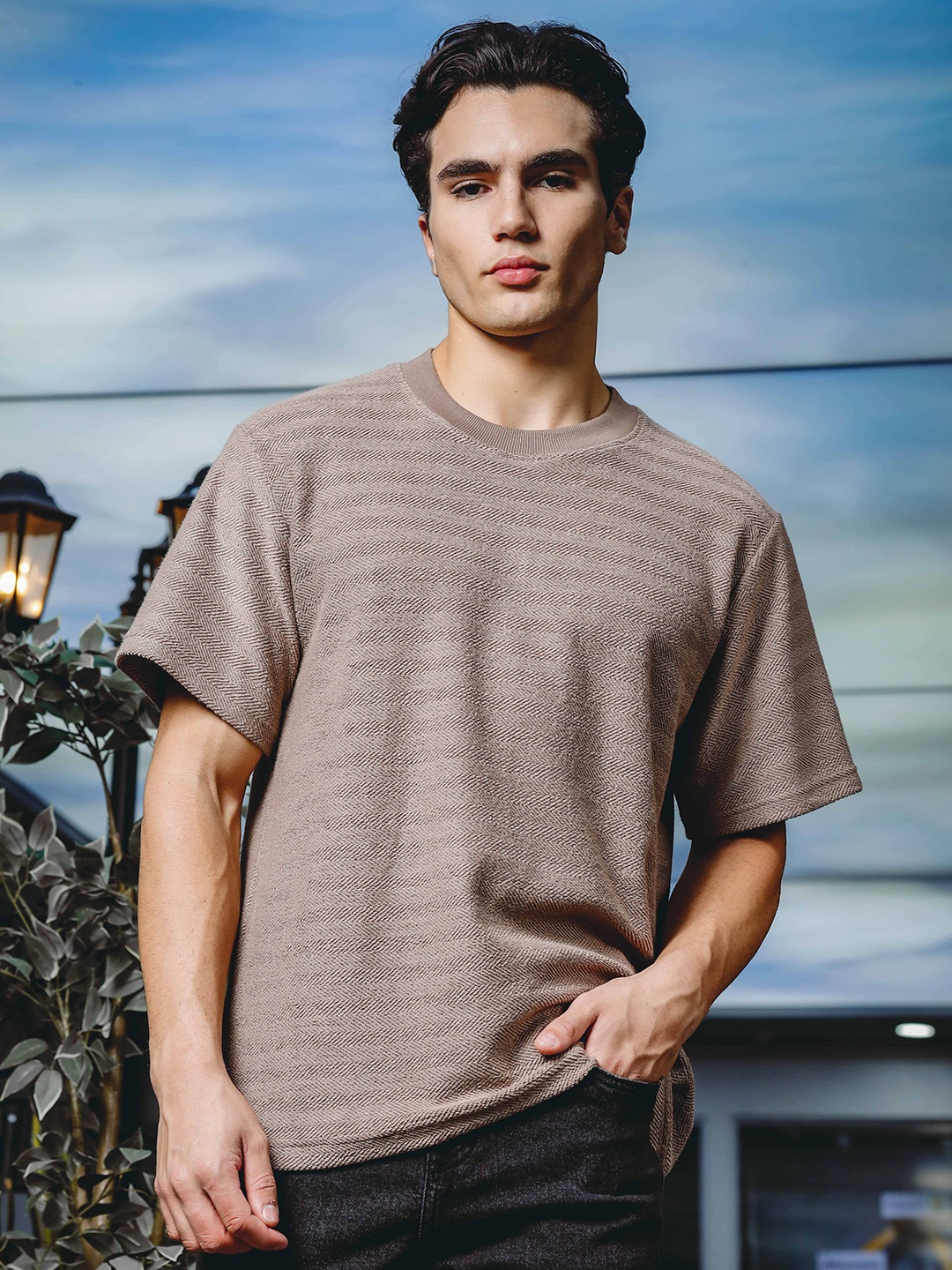 

TOMHIDDLE Men Self Design Round Neck Cotton Relaxed Fit T-shirt, Grey