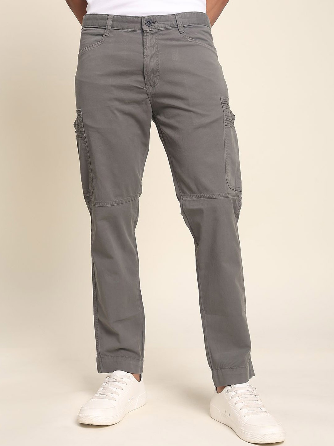 

The Roadster Lifestyle Co Men Slim-Fit Cargo Trouser, Grey