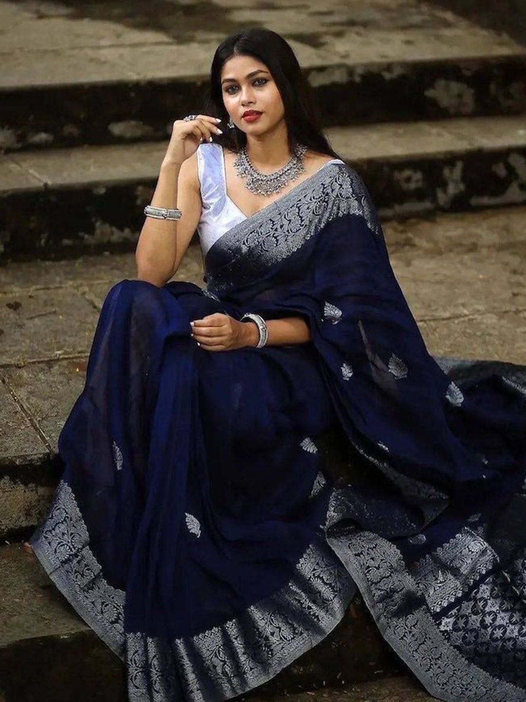 

Quelea Woven Design Zari Pure Silk Banarasi Saree, Blue