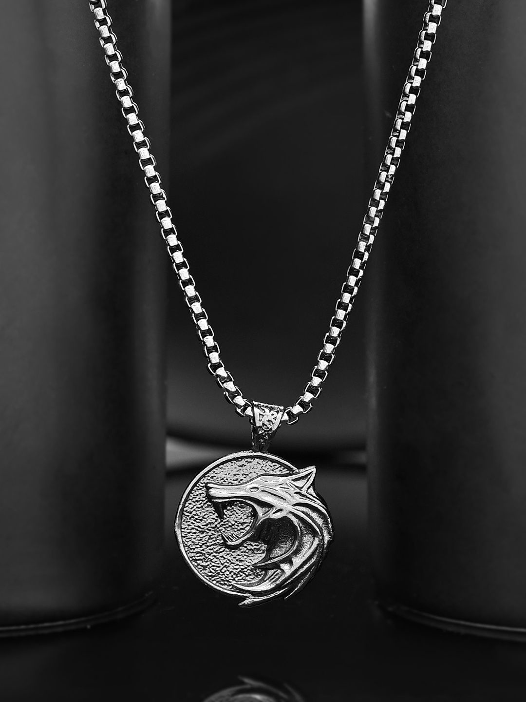 

Voylla Men Rhodium-Plated Eclipse Majestic Wolf Pendant With Chain, Silver