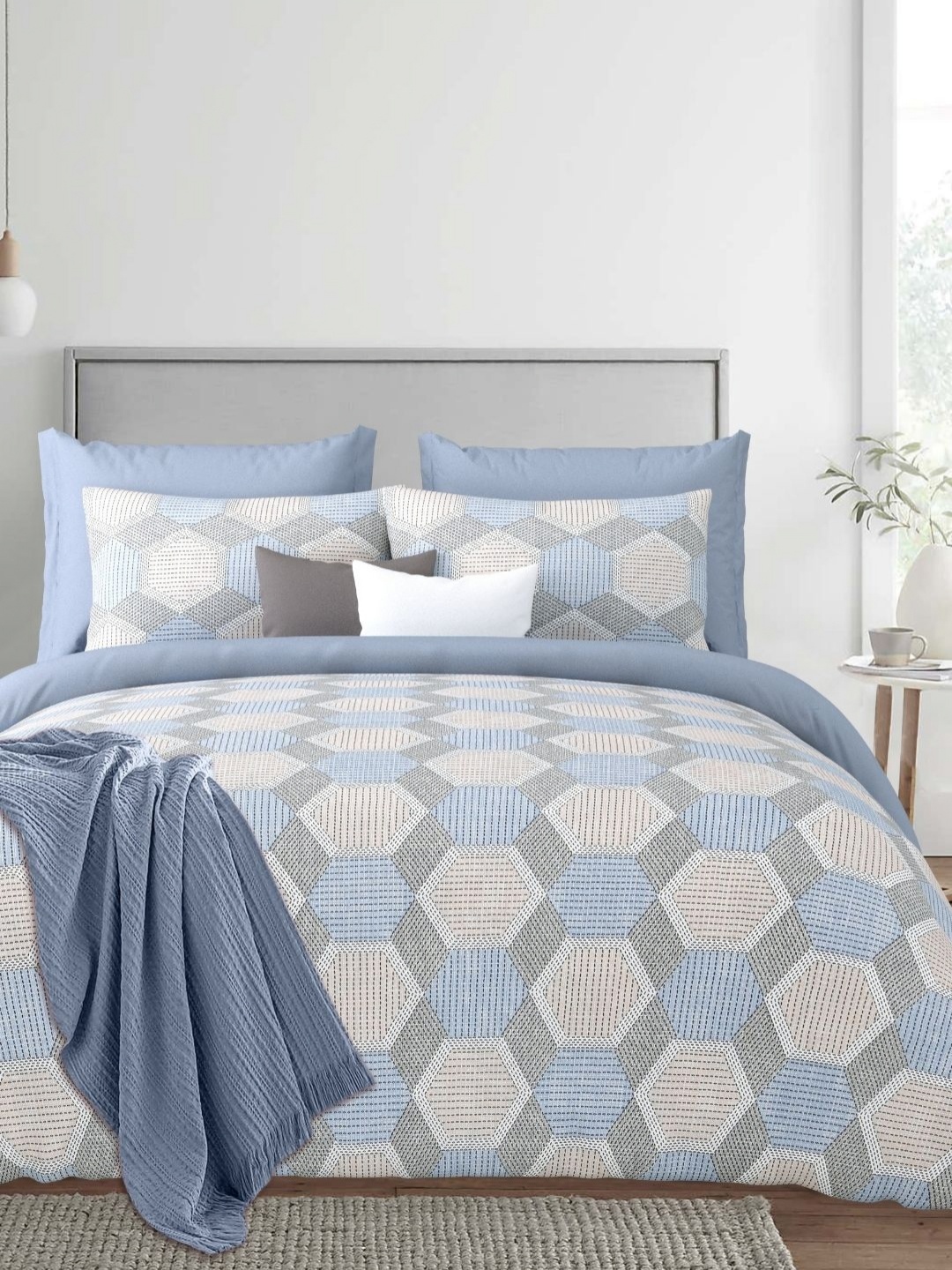 

Sparsh Blue & Beige Geometric 180 TC King Bedsheet with 2 Pillow Covers