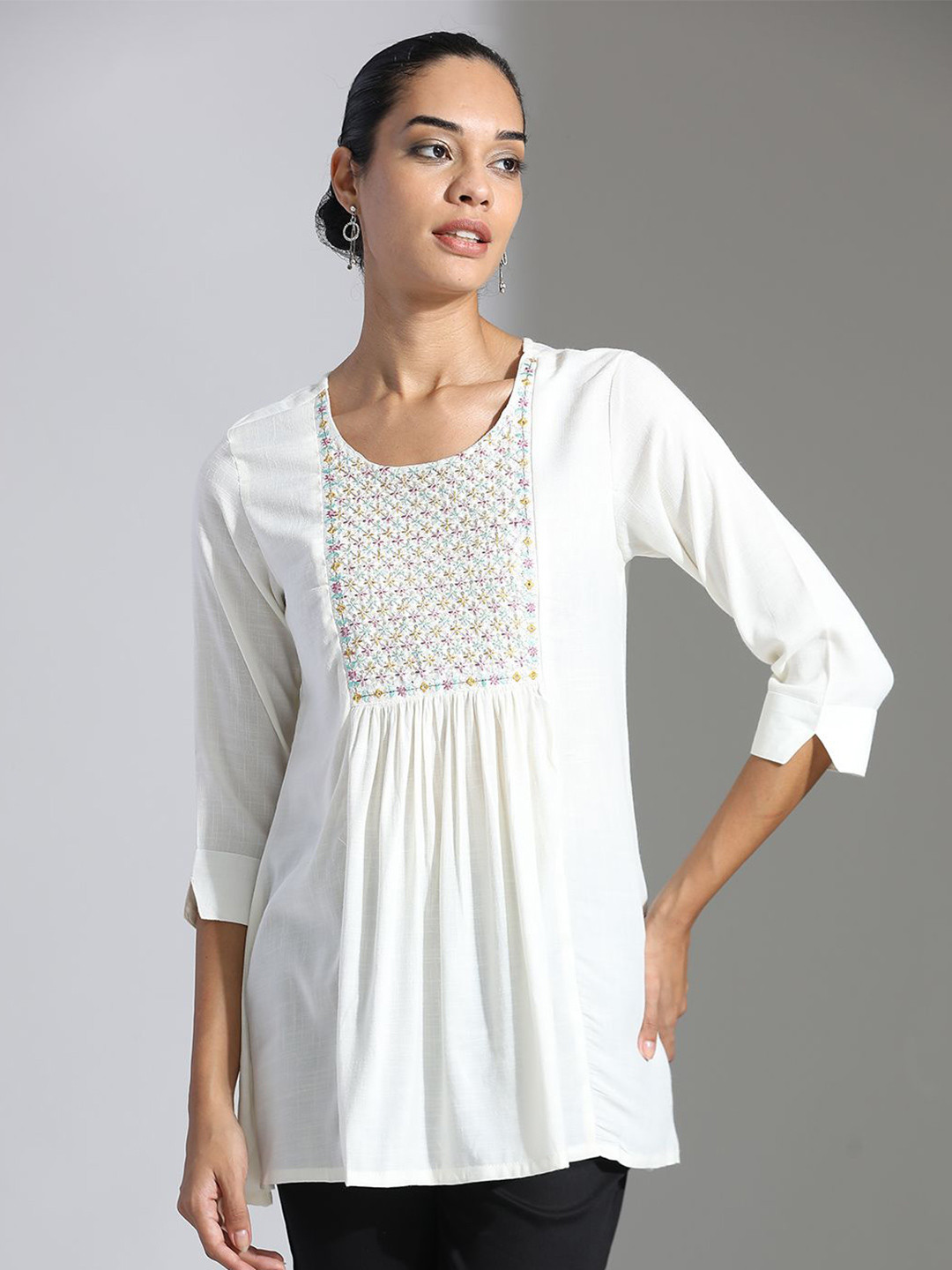 

Jaipur Kurti Women Floral Embroidered Round Neck Top, White