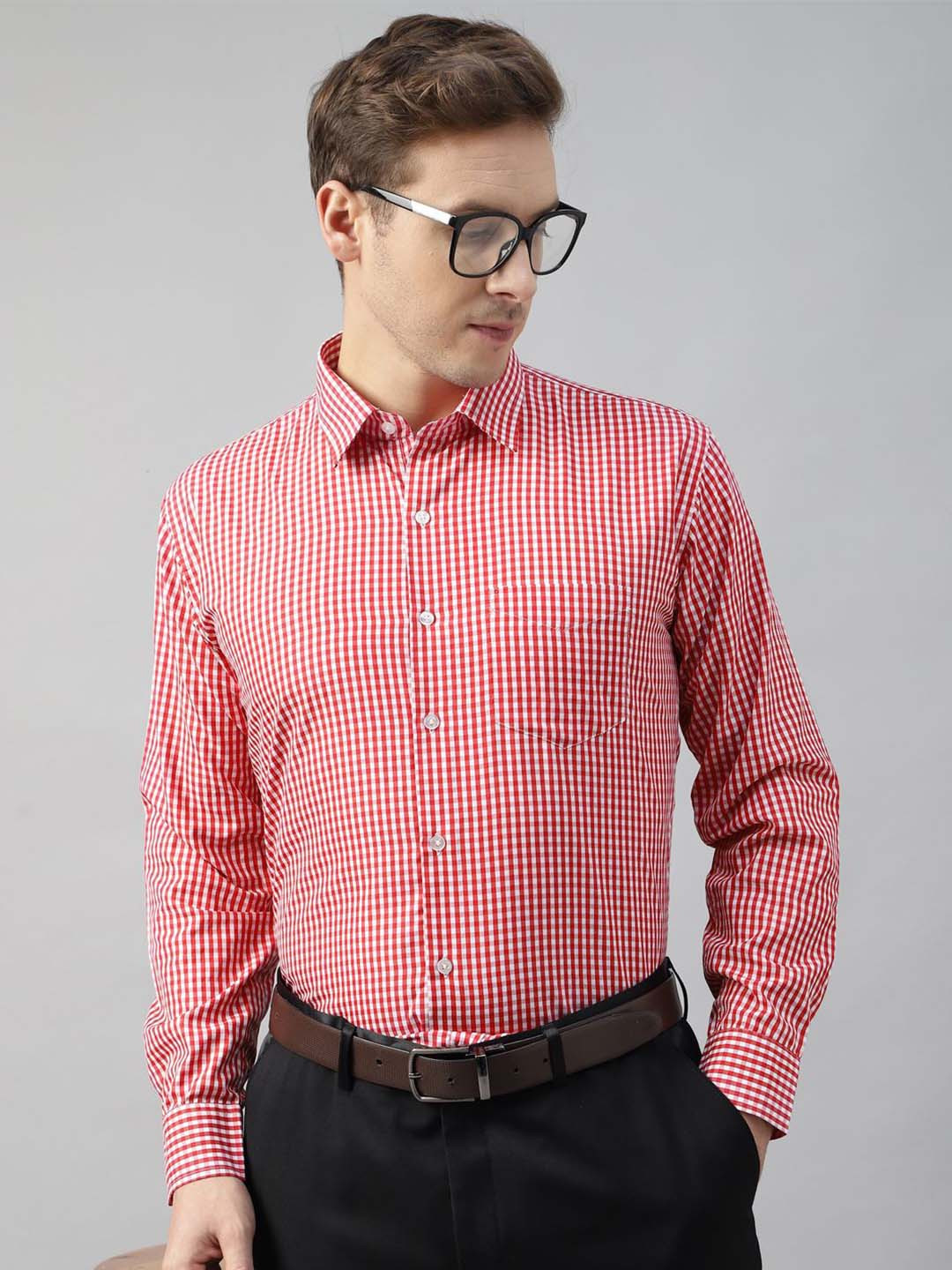 

English Navy Men Spread Collar Gingham Checked Wrinkle Resistant Slim Fit Formal Shirt, Red