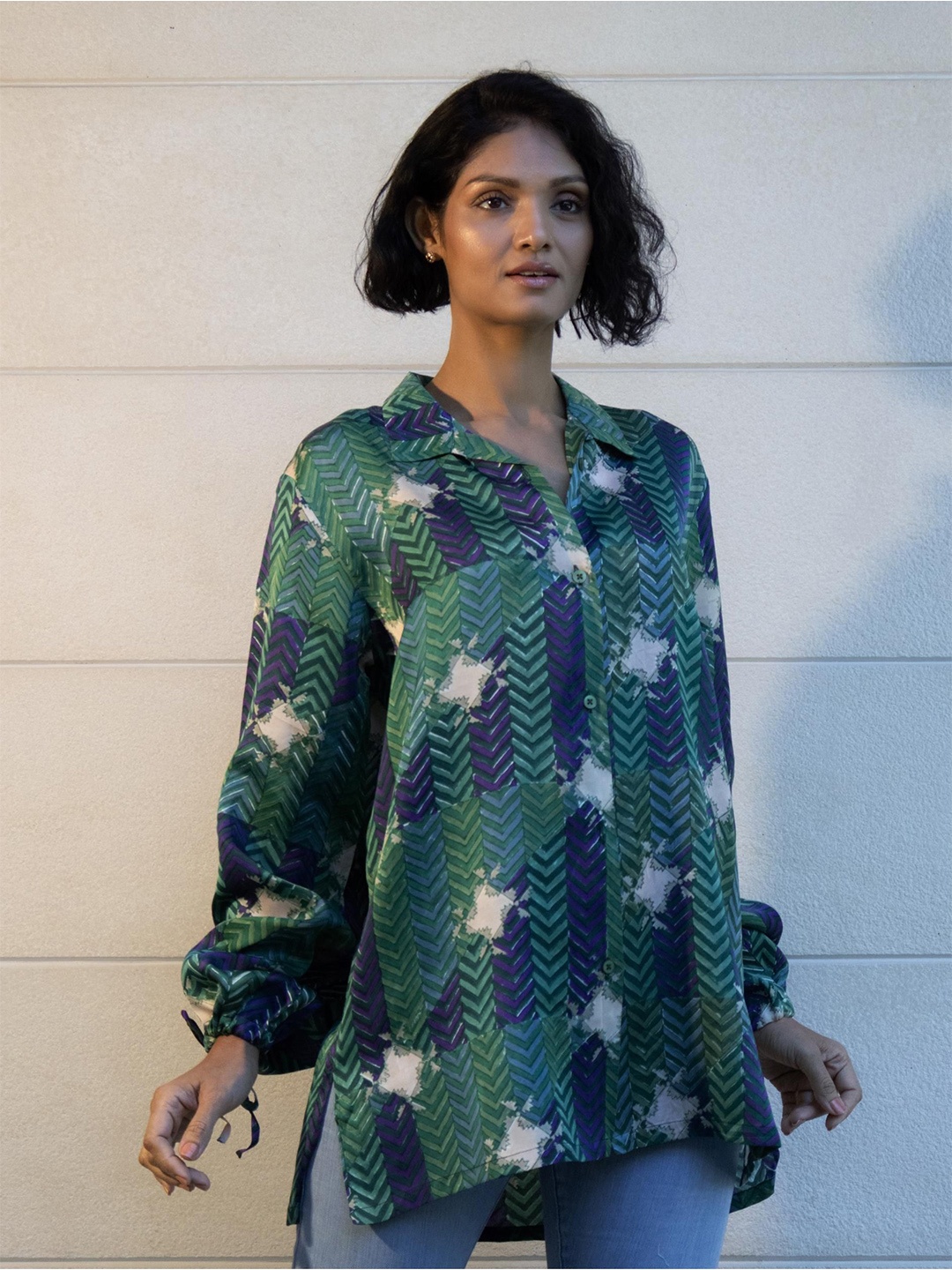 

AMROOD Women Spread Collar Abstract Printed Casual Shirt, Green