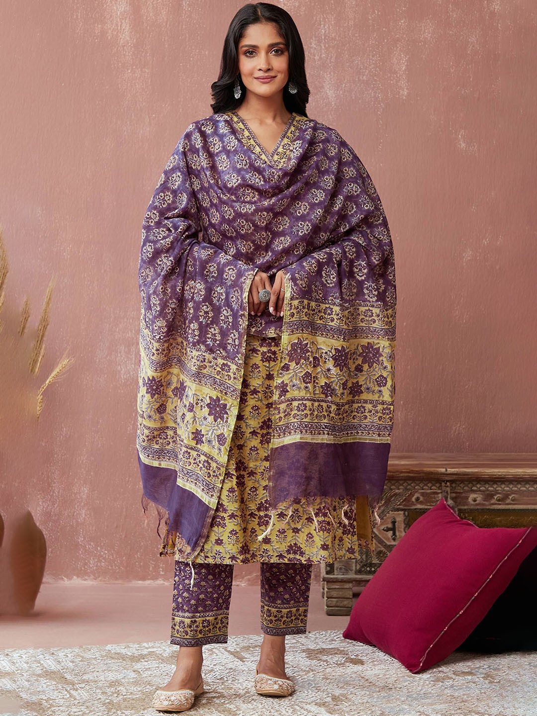 

GoSriKi Floral Printed Straight Kurta with Trousers & Dupatta, Yellow