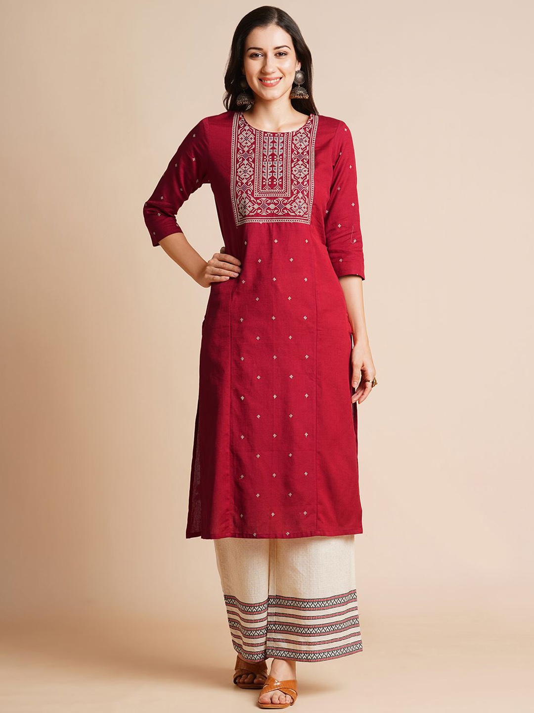

RATAN Embroidered Thread Work Round Neck Straight Kurta, Maroon